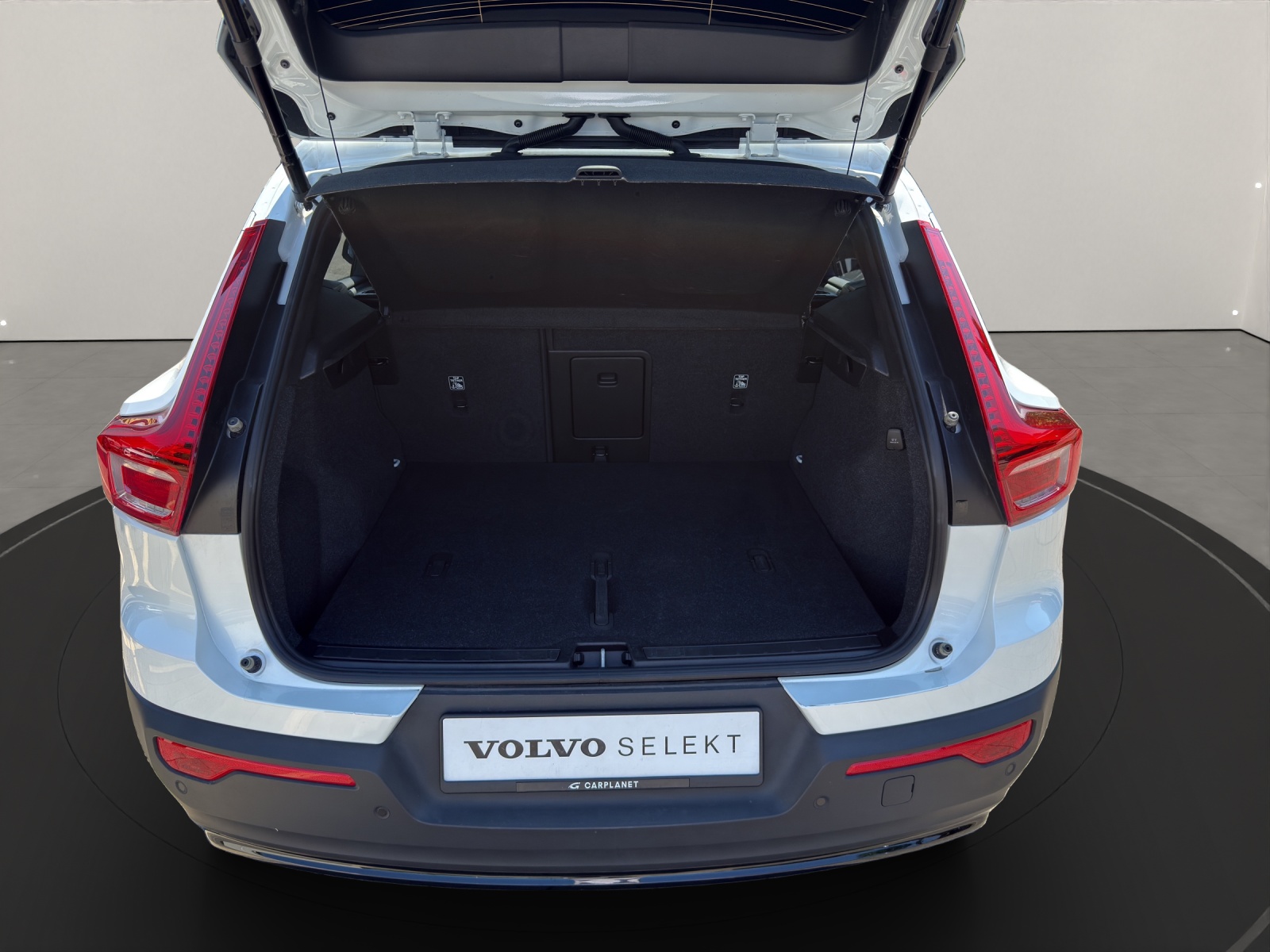 VOLVO XC40 2.0 B4 MH Plus Dark-image-5
