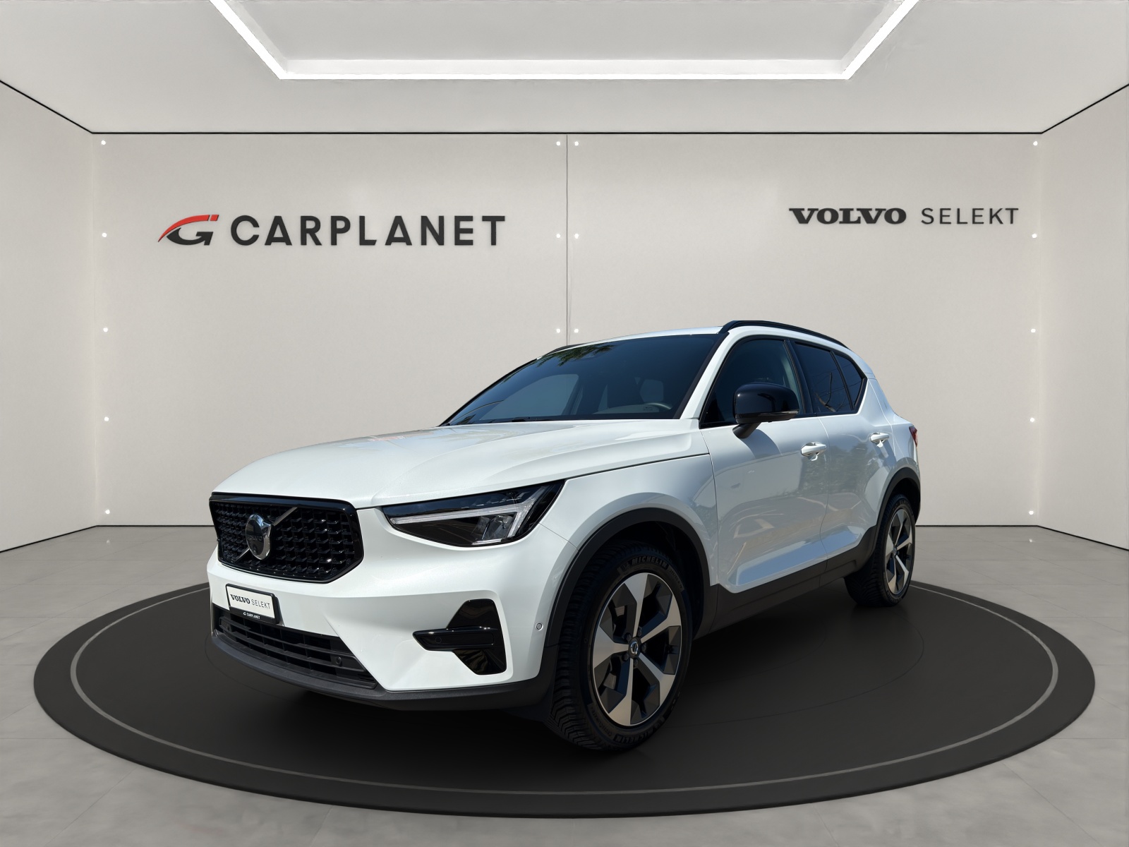 VOLVO XC40 2.0 B4 MH Plus Dark-image-0
