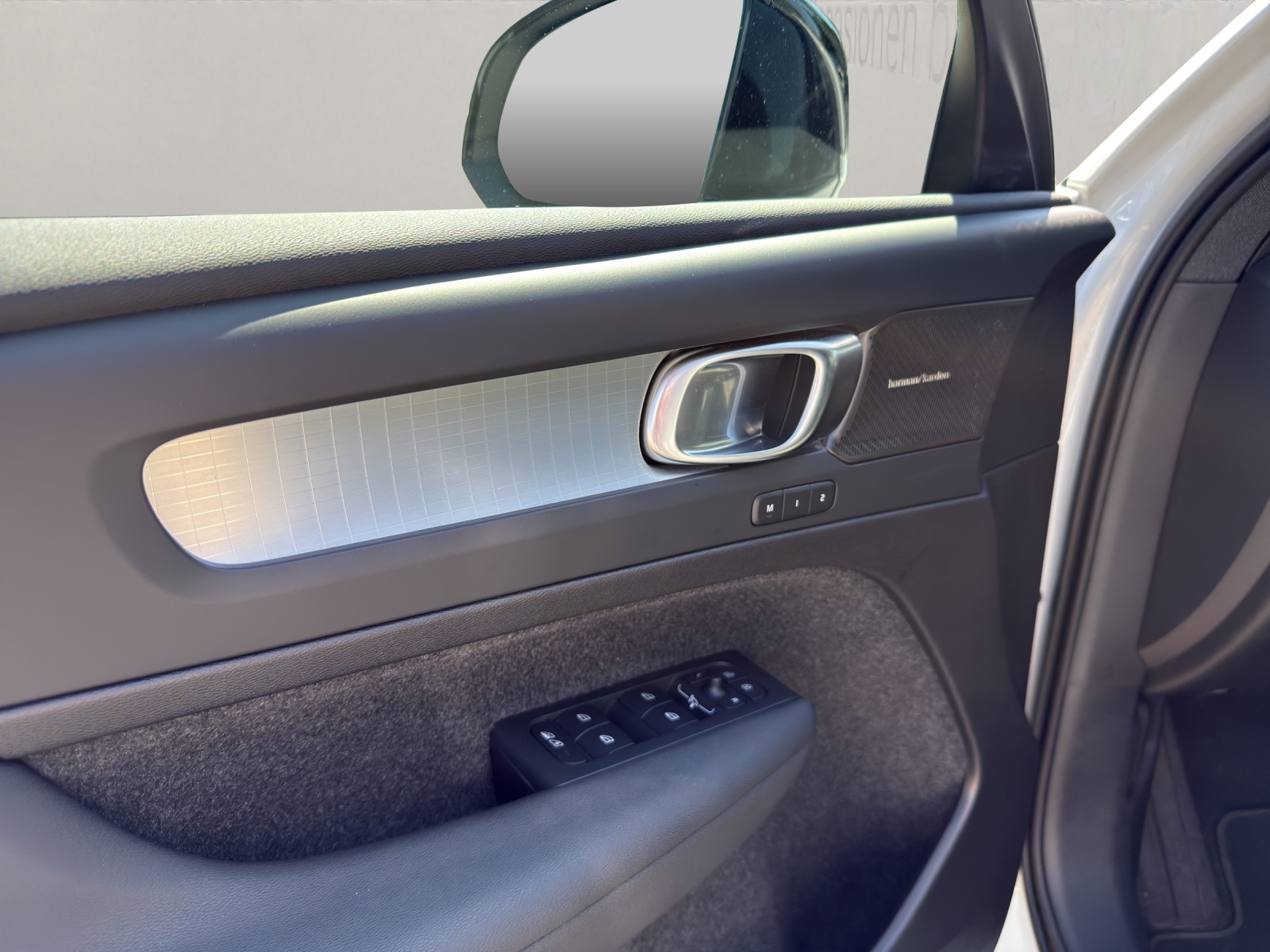 VOLVO XC40 2.0 B4 MH Plus Dark-image-7