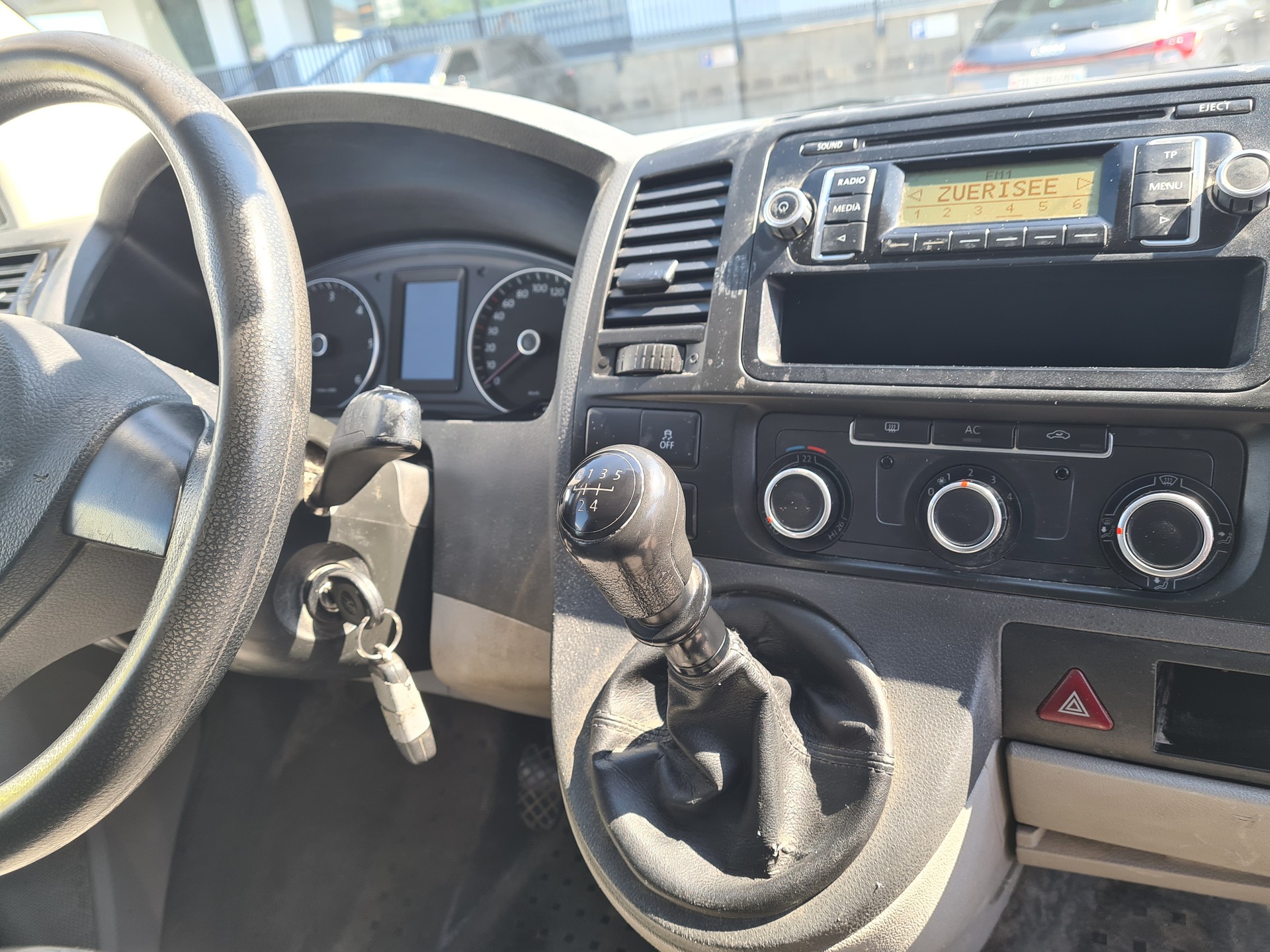 VW T5 2.0 TDI-image-7