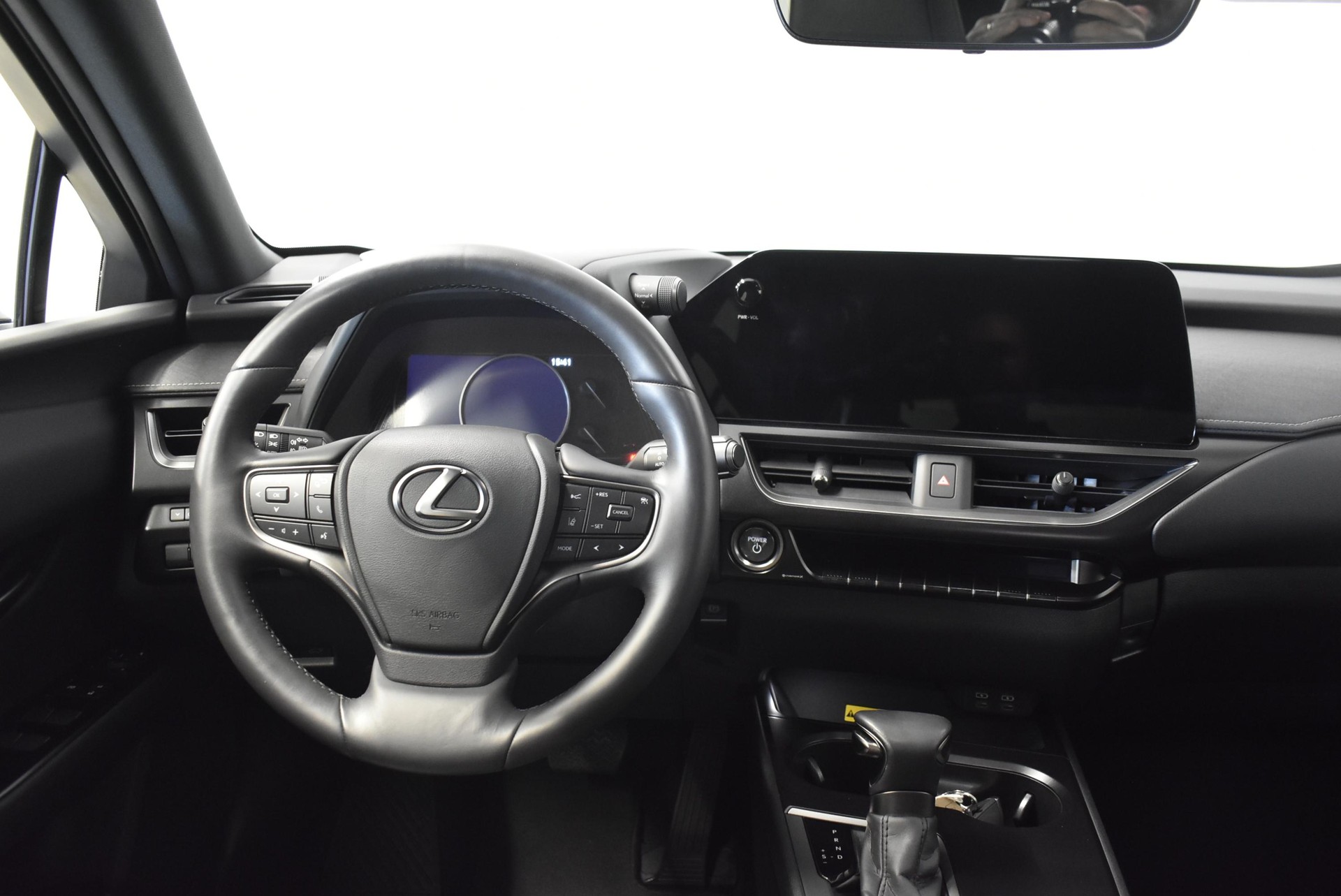 LEXUS UX 250h Comfort - Ruote invernali & Servizi inclusi-image-5