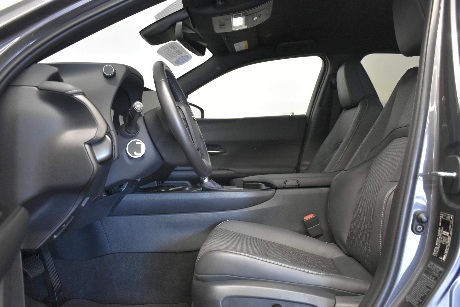 LEXUS UX 250h Comfort - Ruote invernali & Servizi inclusi-image-4