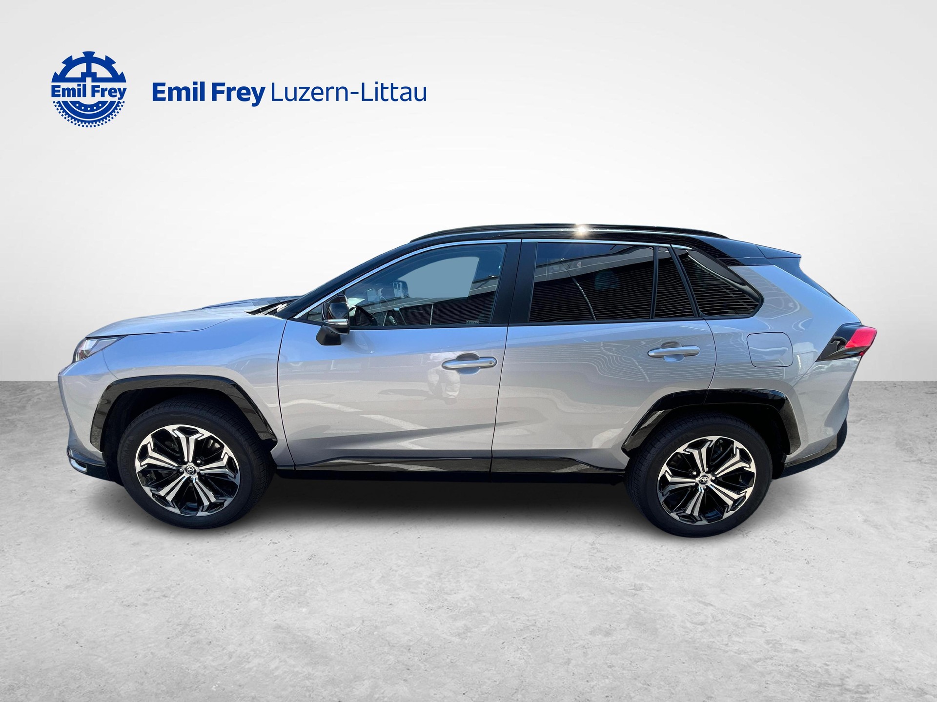 TOYOTA RAV4 2.5 Plug-In-Hybrid Platinum-showroom-element-1