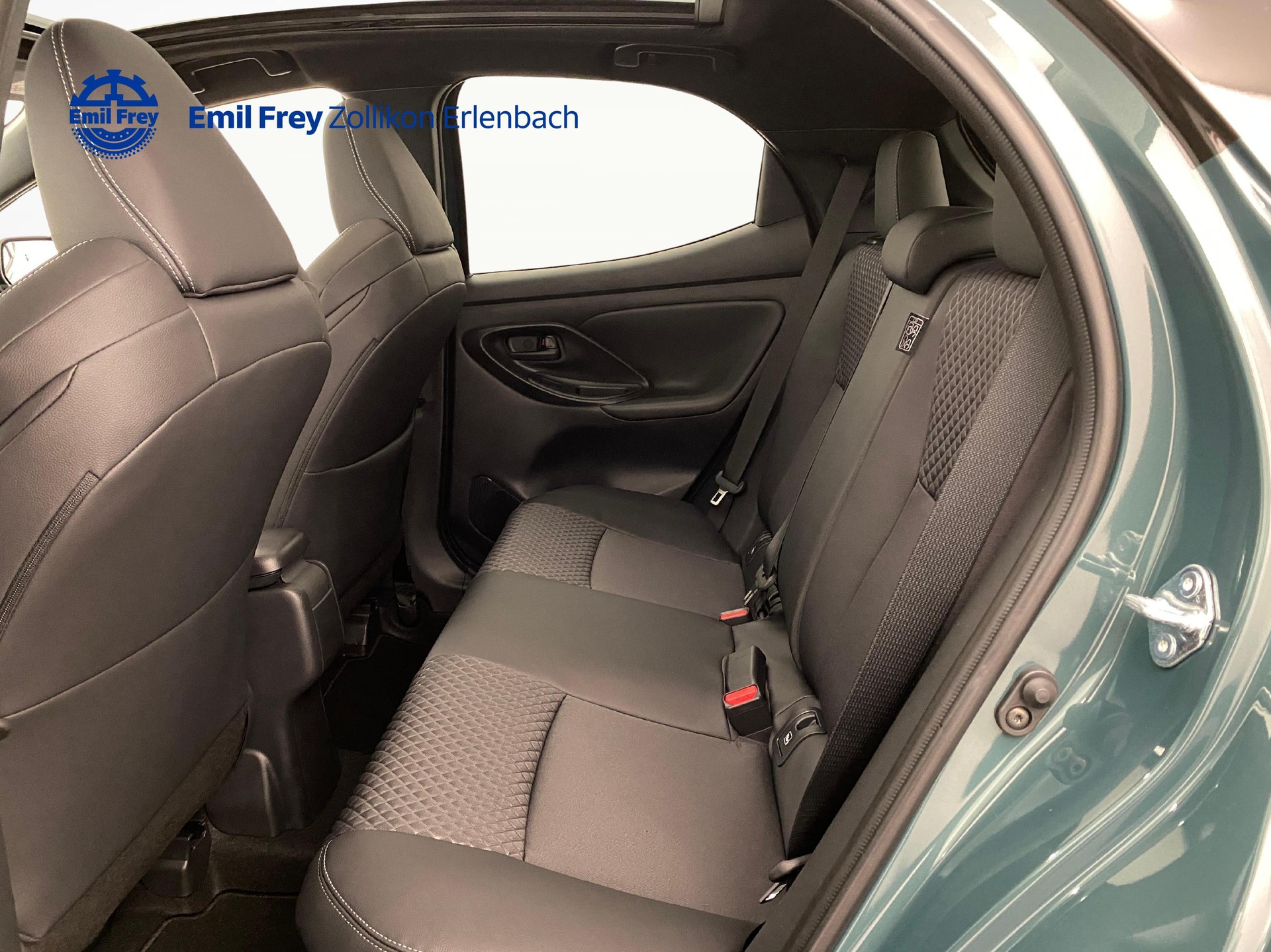 TOYOTA Yaris 1.5 VVT-i HSD Premium-image-6