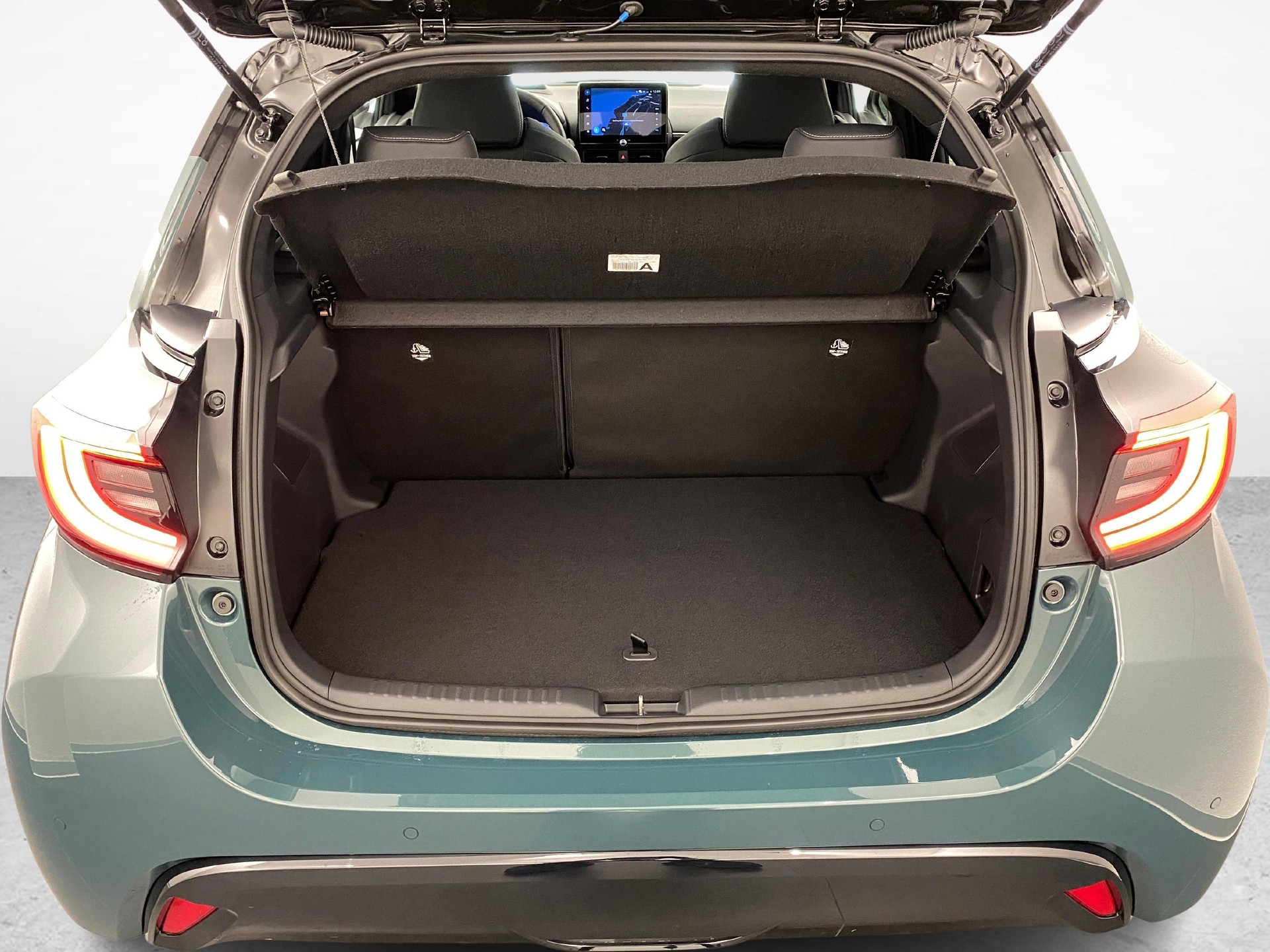 TOYOTA Yaris 1.5 VVT-i HSD Premium-image-8