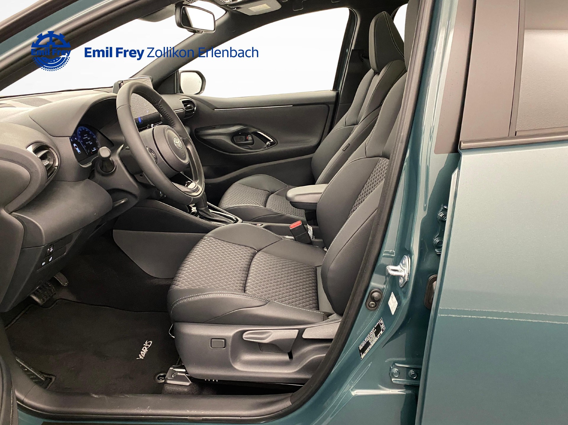 TOYOTA Yaris 1.5 VVT-i HSD Premium-image-1