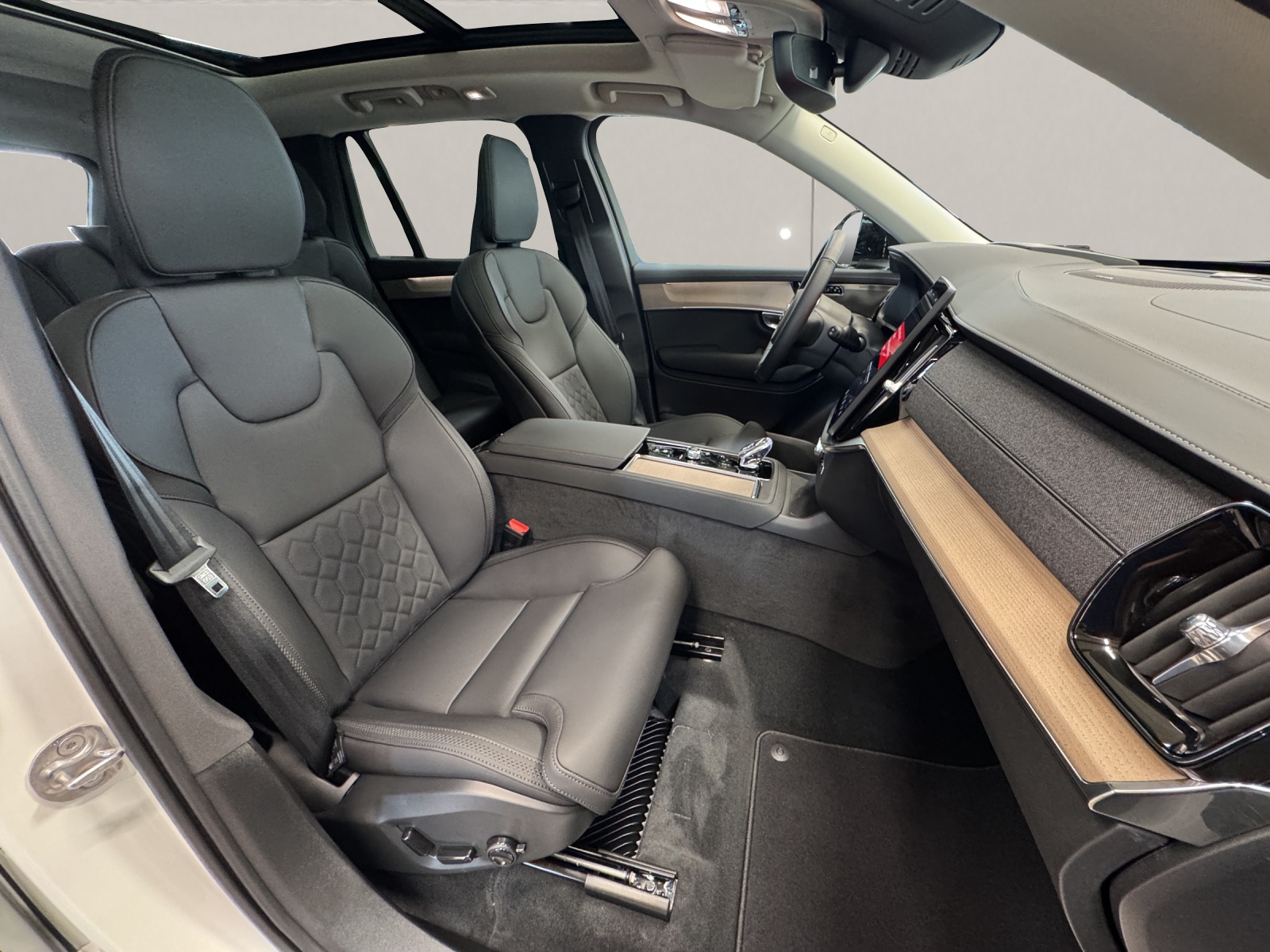 VOLVO XC90 2.0 T8 TE Plus Dark eAWD-image-8