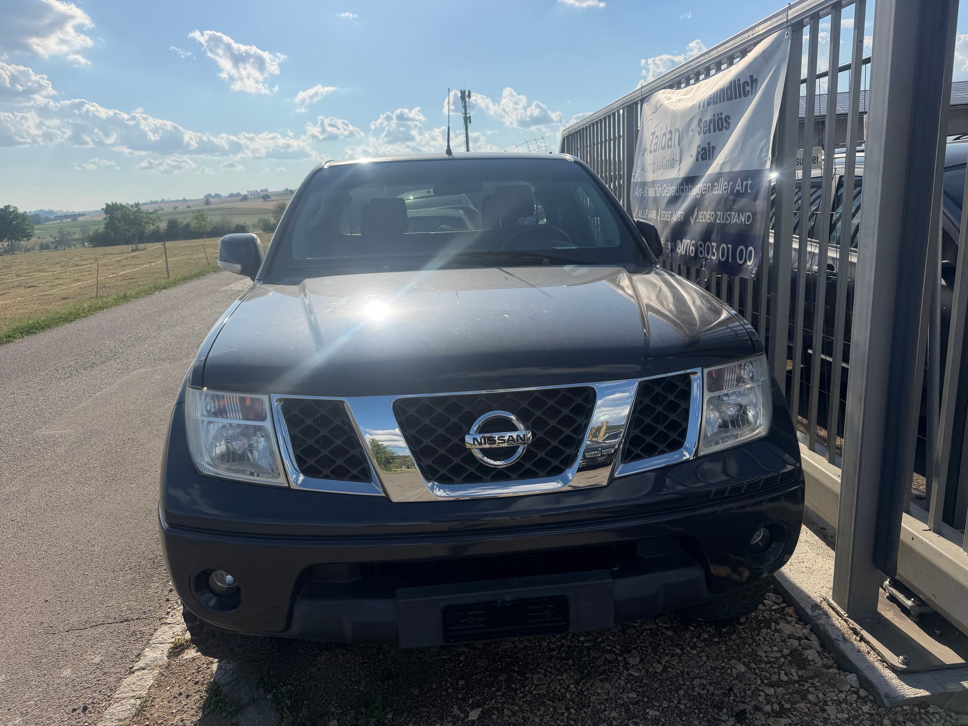 NISSAN Navara King Cab LE 2.5 dCi 4WD-image-2