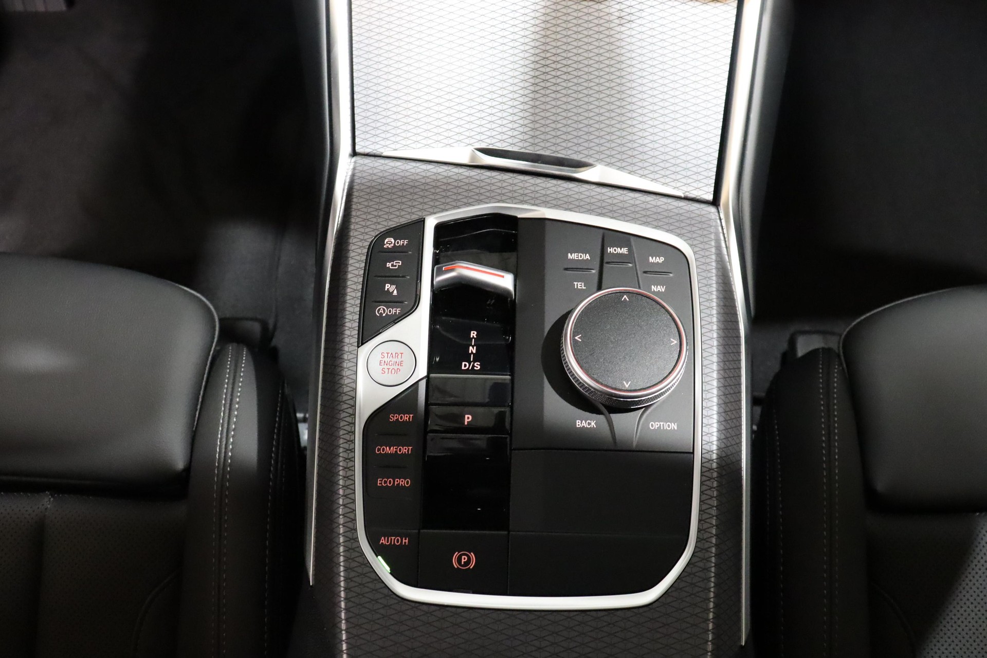 BMW 330i xDrive SAG Touring-image-11