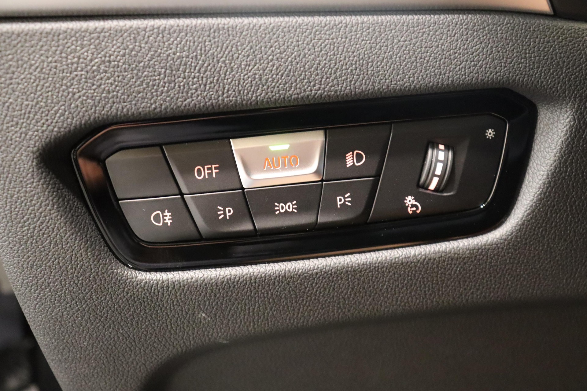 BMW 330i xDrive SAG Touring-image-19