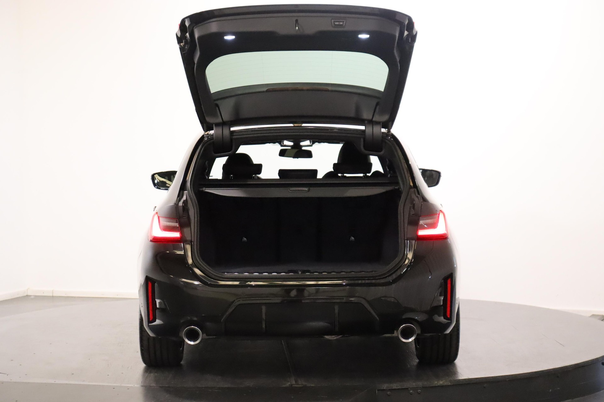 BMW 330i xDrive SAG Touring-image-4