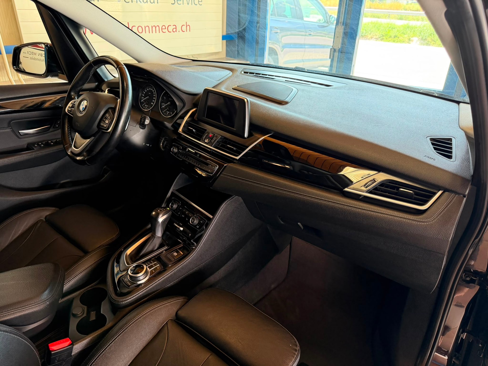 BMW 220d xDrive Gran Tourer Sport Line Steptronic-image-19