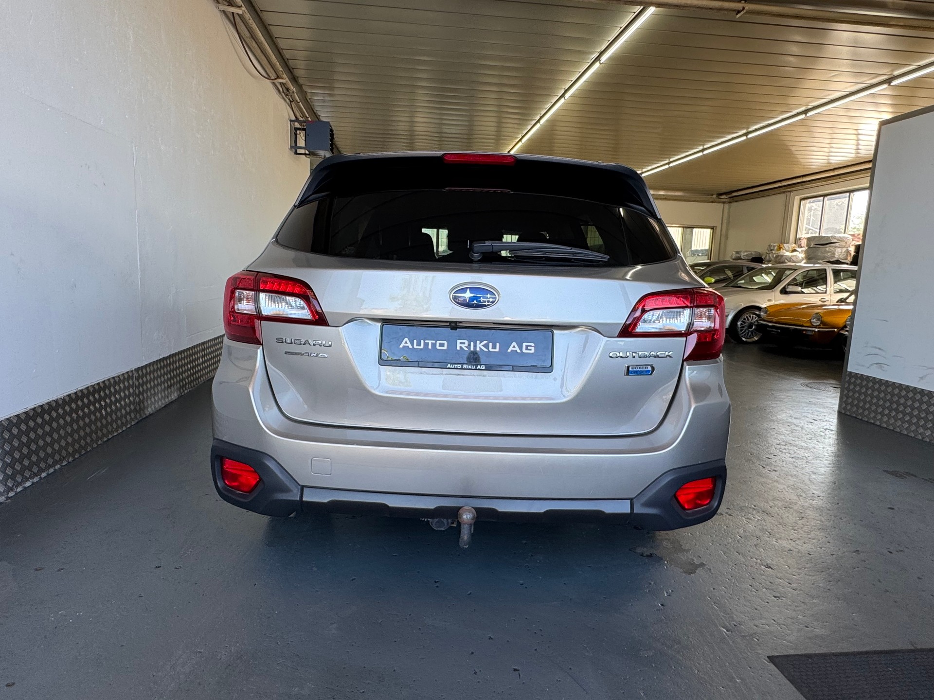 SUBARU Outback 2.0D Swiss AWD Lineartronic-image-12