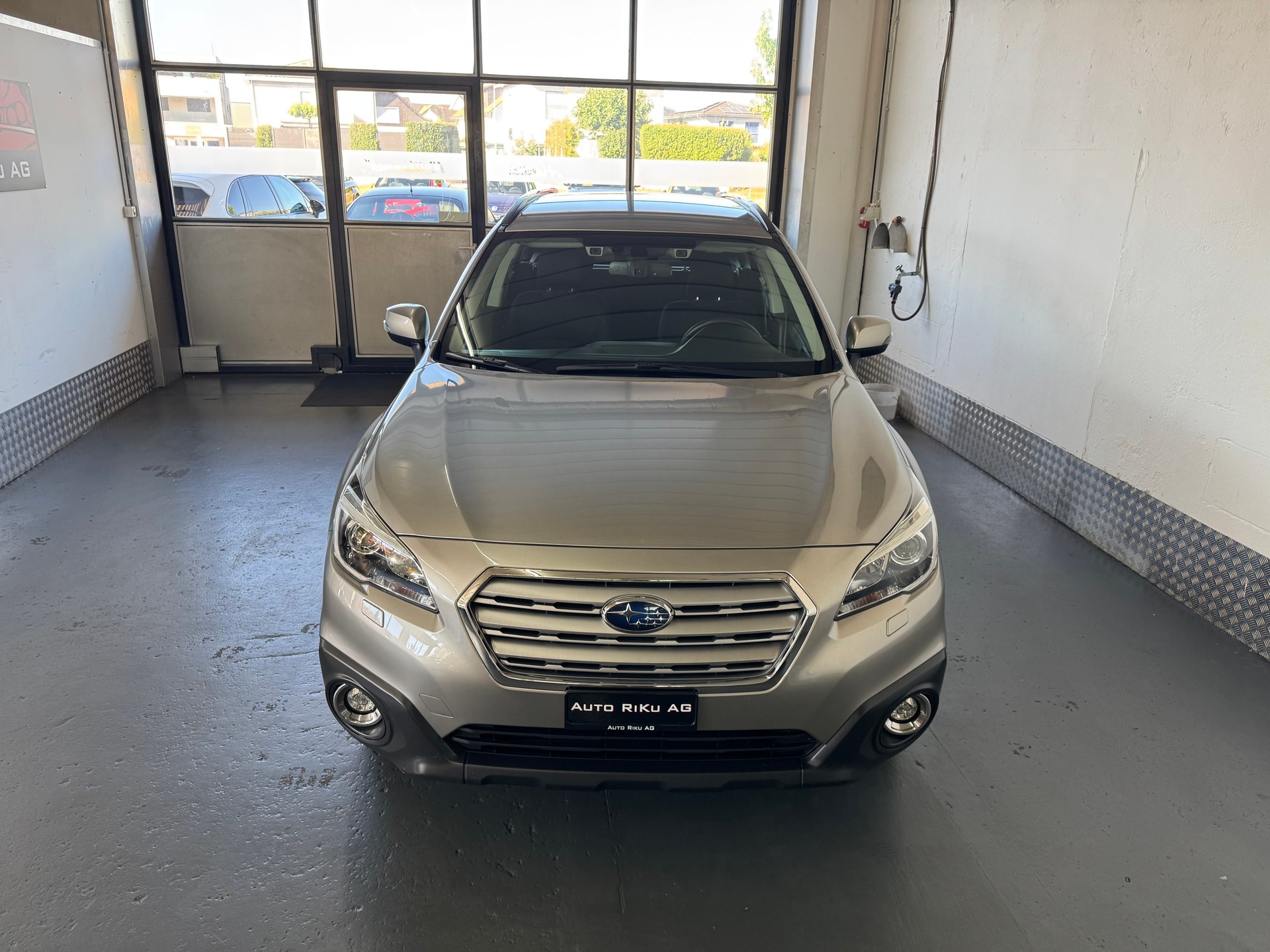 SUBARU Outback 2.0D Swiss AWD Lineartronic-image-4