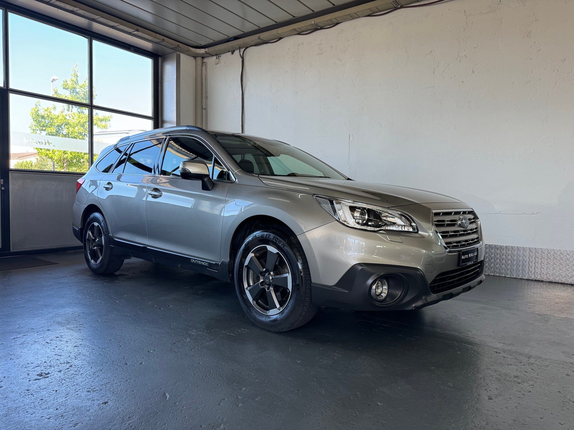 SUBARU Outback 2.0D Swiss AWD Lineartronic-image-1