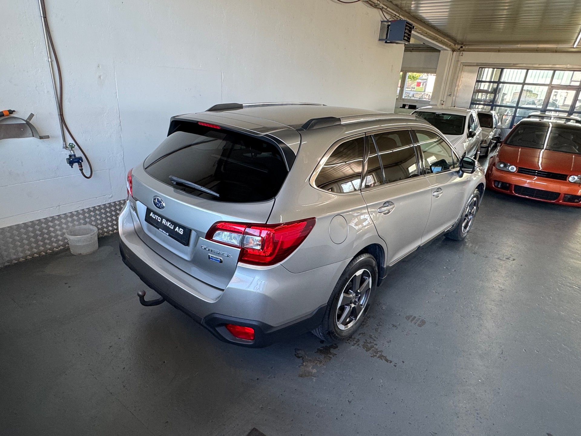 SUBARU Outback 2.0D Swiss AWD Lineartronic-image-9