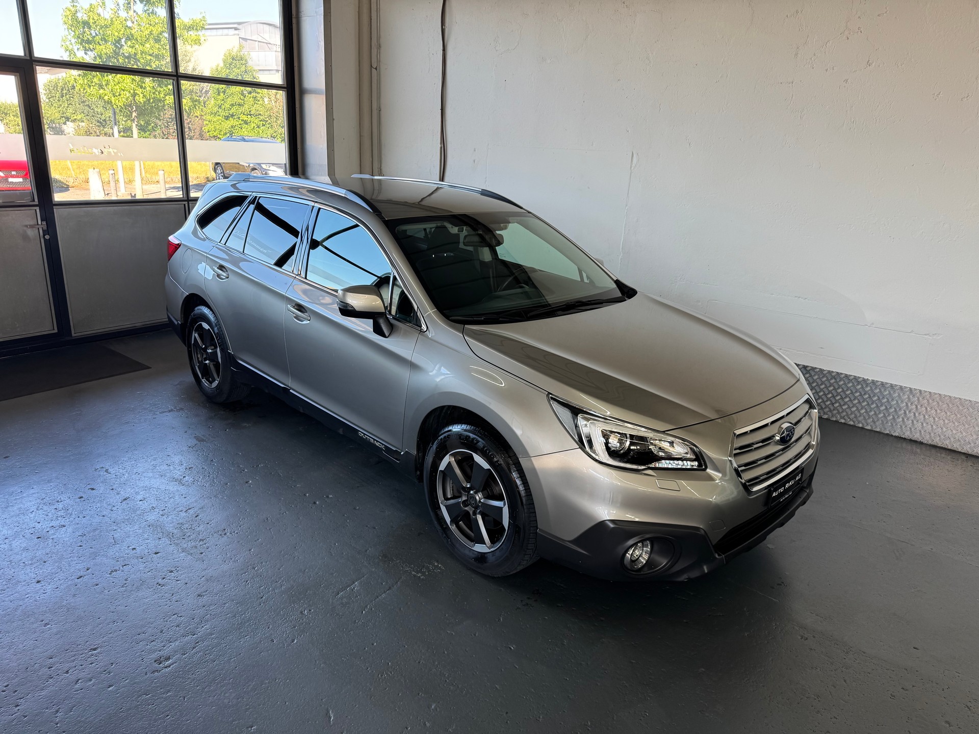 SUBARU Outback 2.0D Swiss AWD Lineartronic-image-0