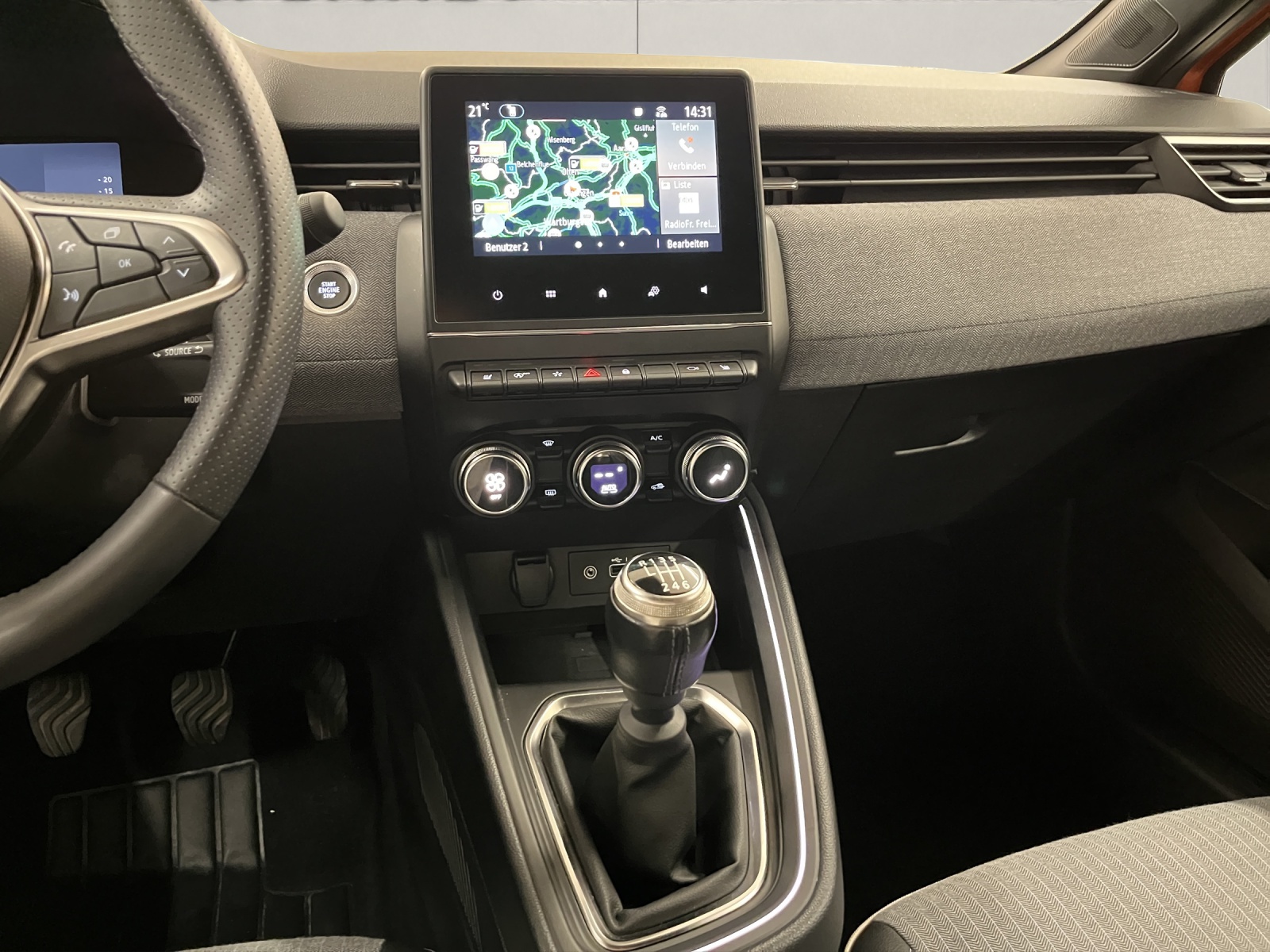 RENAULT Clio 1.0 TCe techno-image-9