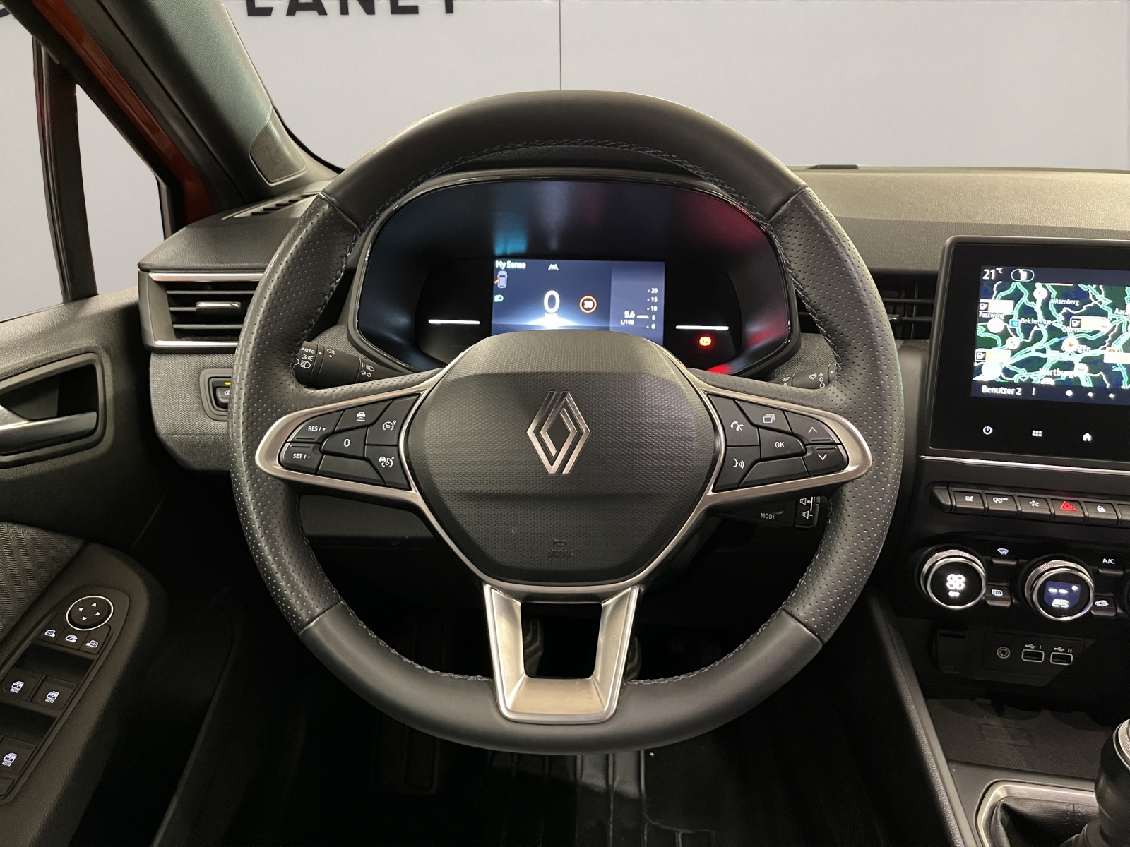 RENAULT Clio 1.0 TCe techno-image-8