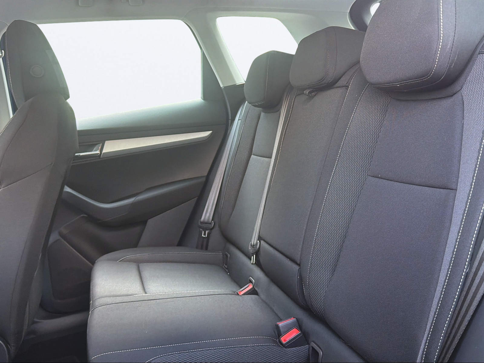 SKODA Karoq 2.0 TDI CR Selection 4x4 DSG-image-13