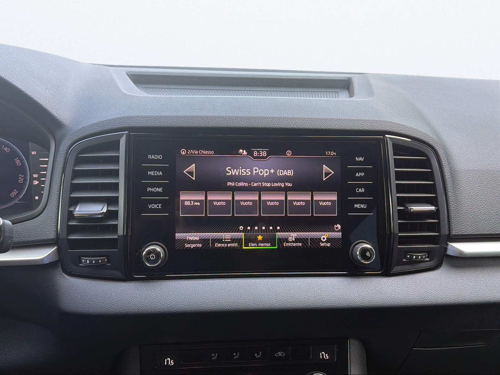 SKODA Karoq 2.0 TDI CR Selection 4x4 DSG-image-12