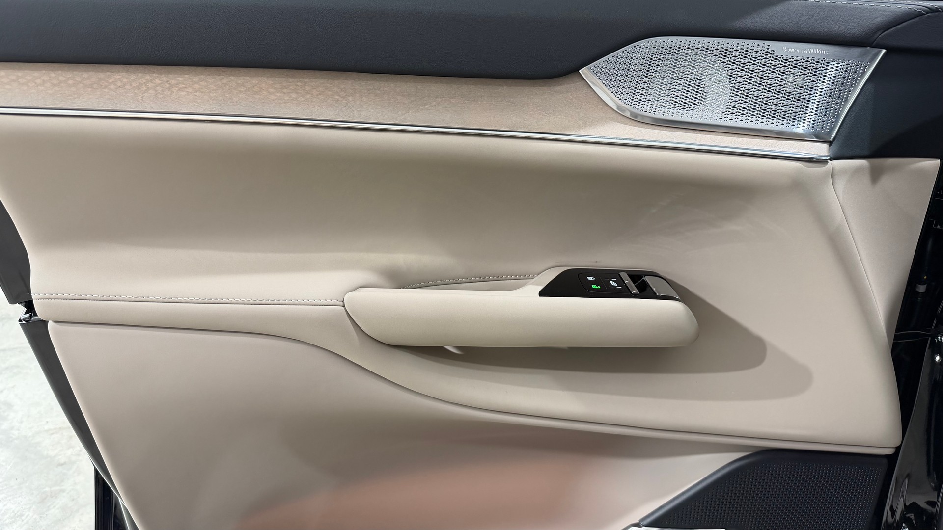 VOLVO EX 90 Twin Performance Ultra AWD-image-13