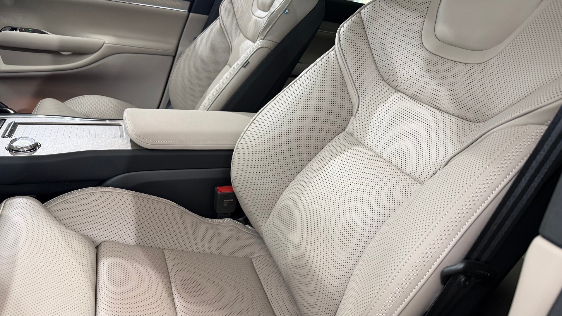 VOLVO EX 90 Twin Performance Ultra AWD-image-9