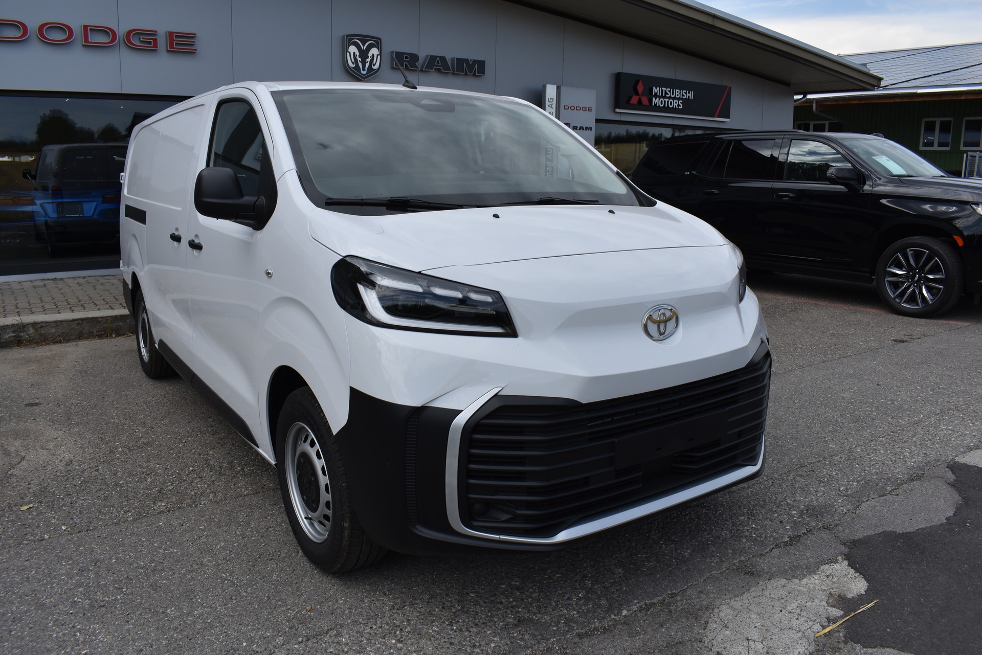 TOYOTA Proace EV 75kWh Long Active-image-3