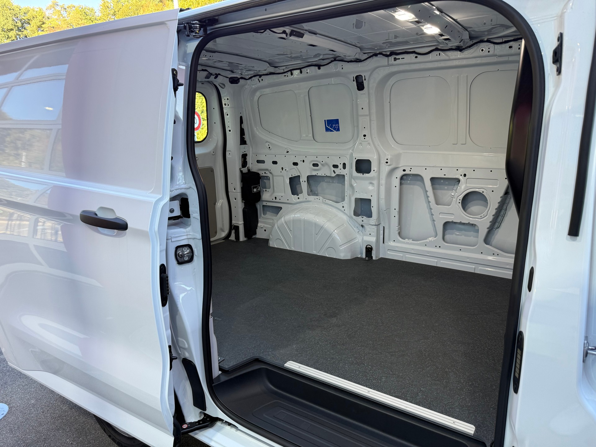 FORD Transit Custom Van 280 L1H1 Trend Automat-image-8