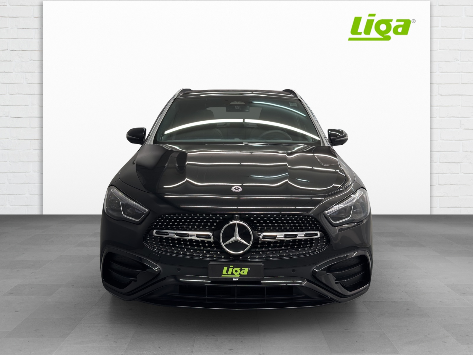 MERCEDES-BENZ GLA 250 Swiss Star-showroom-element-1