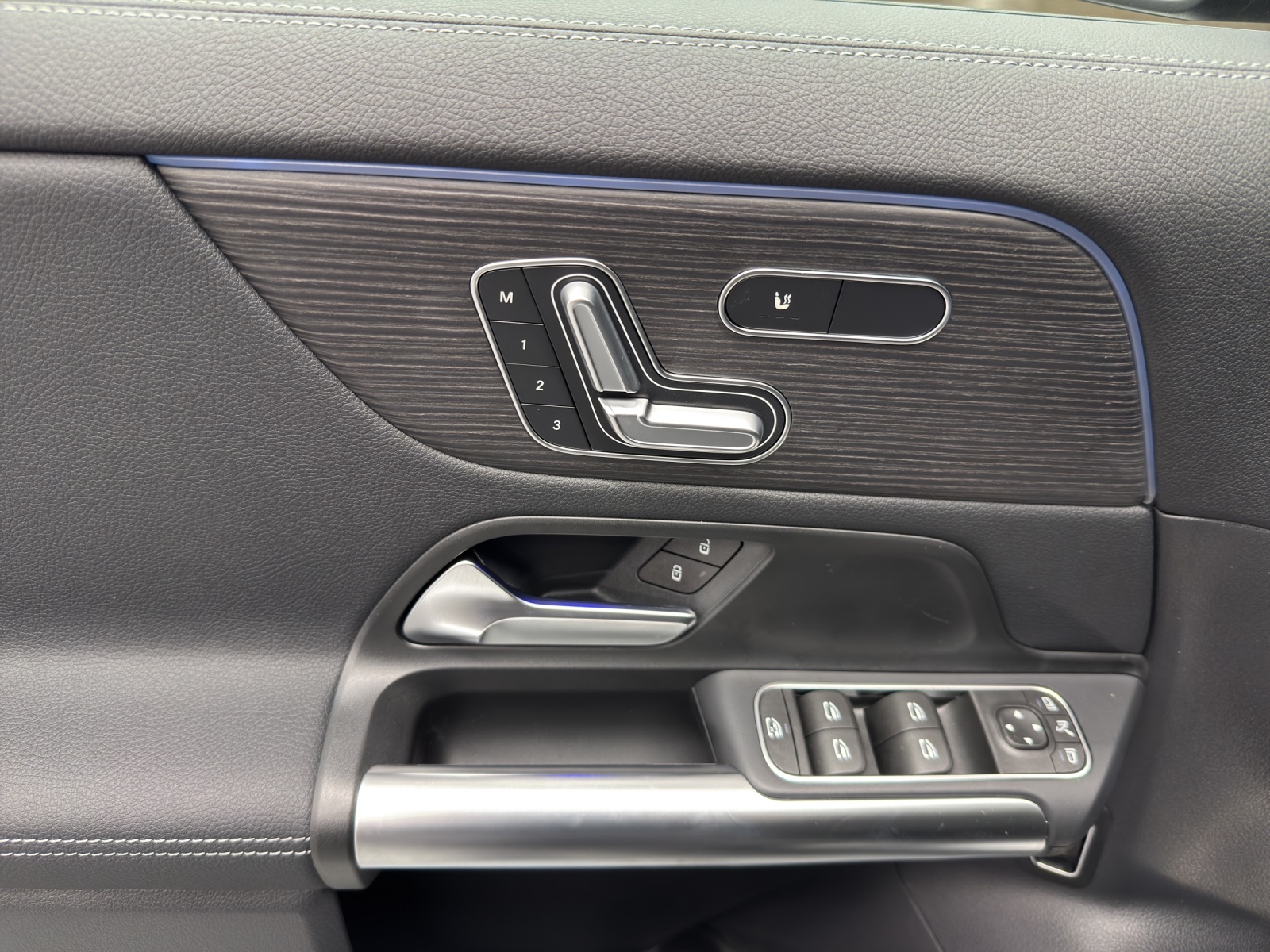 MERCEDES-BENZ GLA 250 Swiss Star-image-14