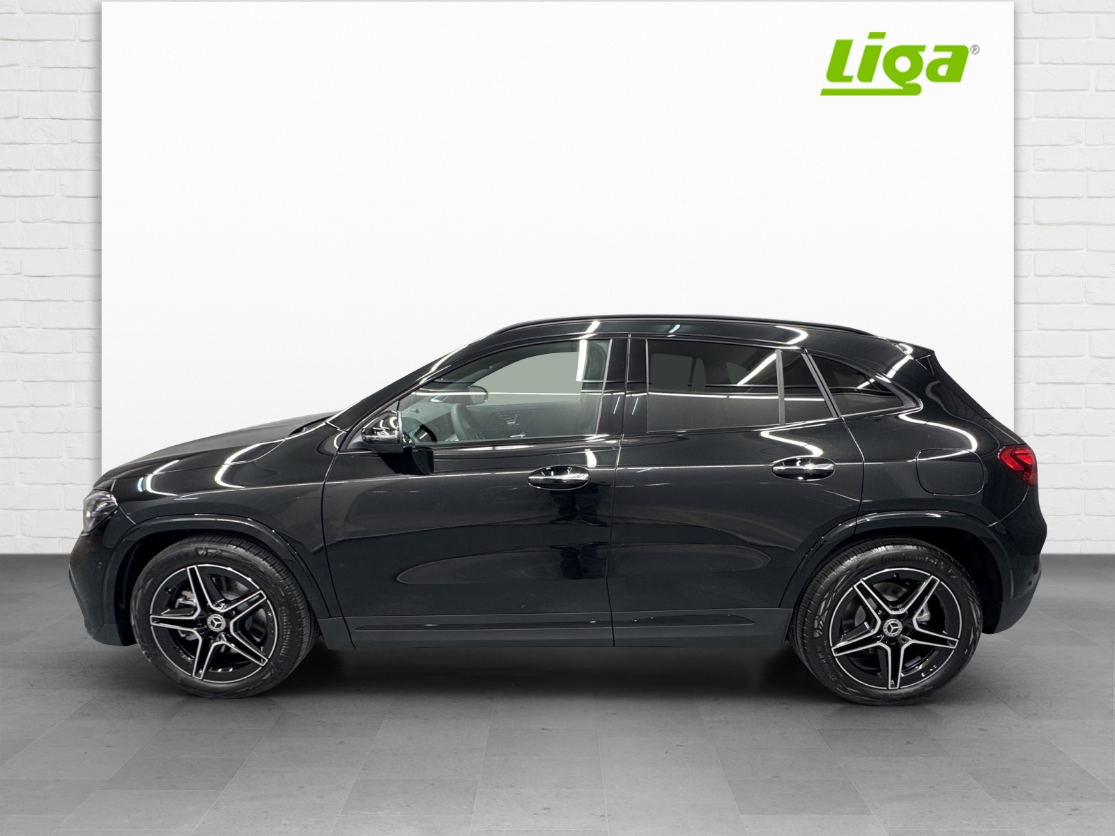 MERCEDES-BENZ GLA 250 Swiss Star-showroom-element-2