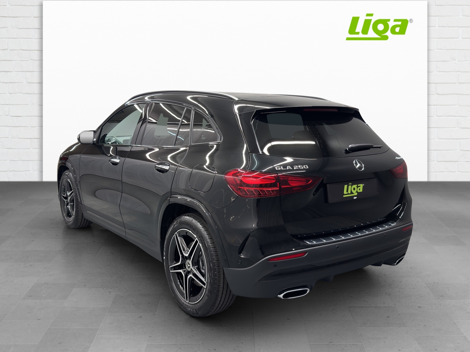 MERCEDES-BENZ GLA 250 Swiss Star-showroom-element-3