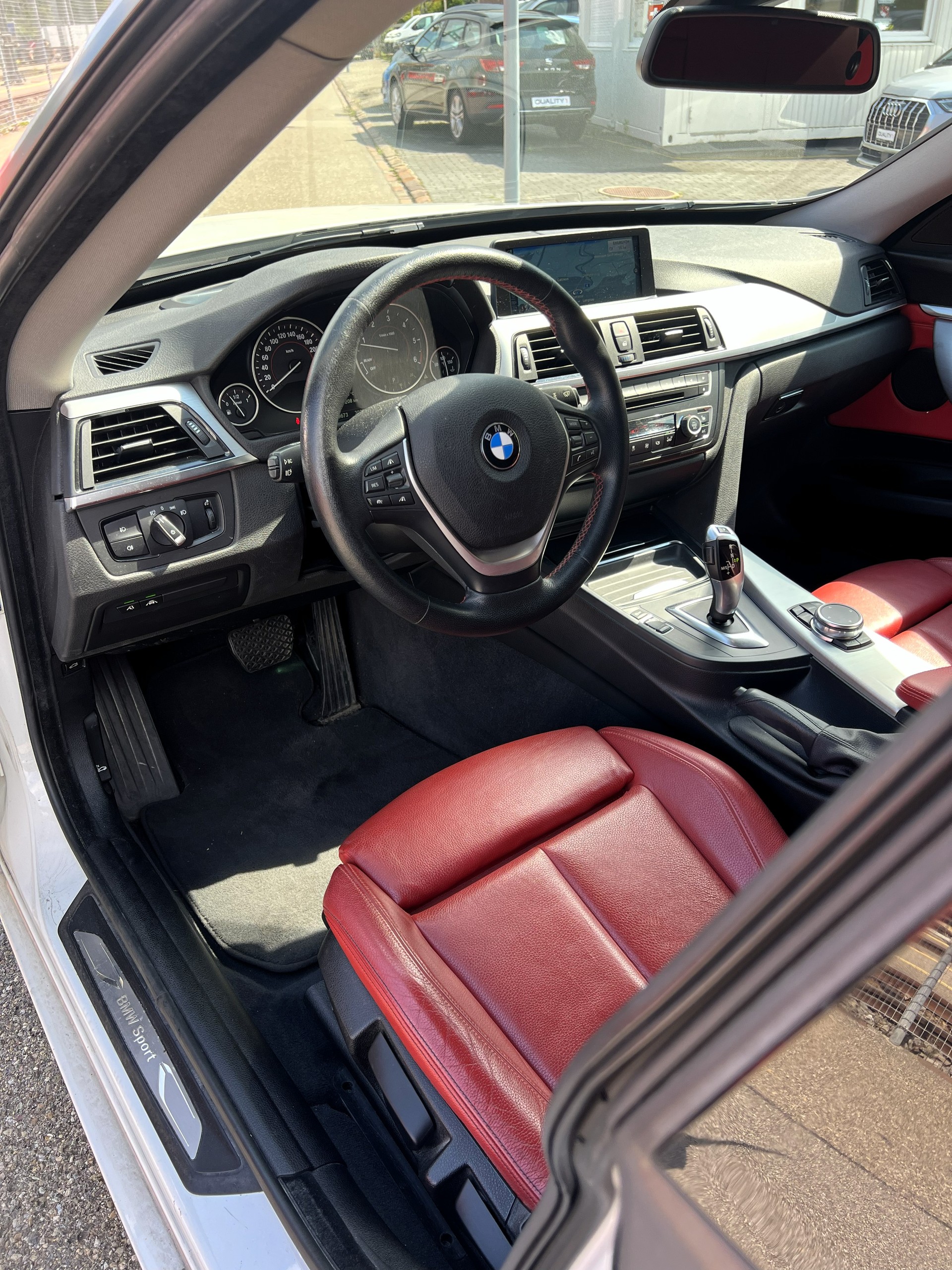 BMW 320d GT Sport Line Steptronic-image-15