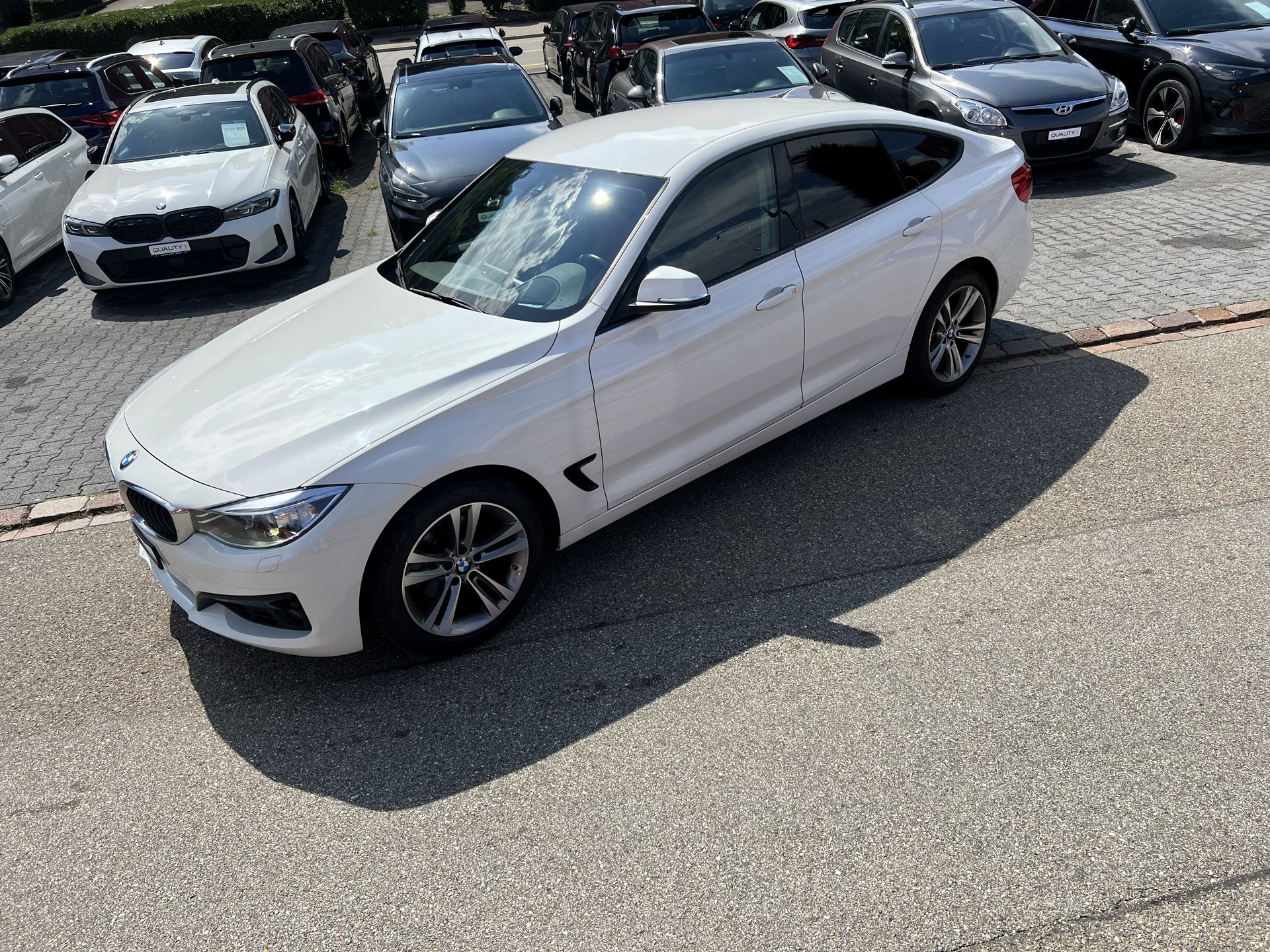 BMW 320d GT Sport Line Steptronic-image-10