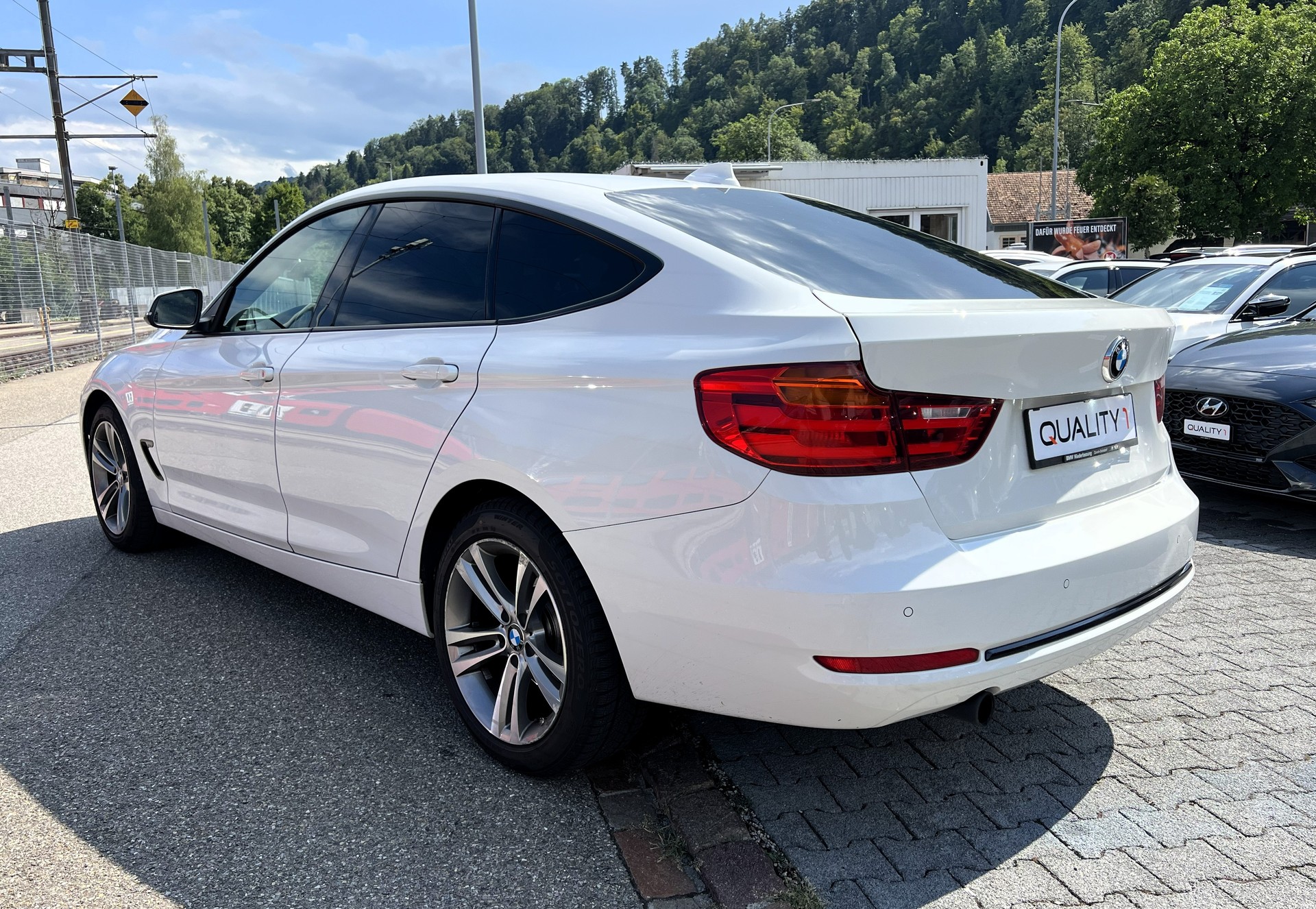 BMW 320d GT Sport Line Steptronic-showroom-element-2