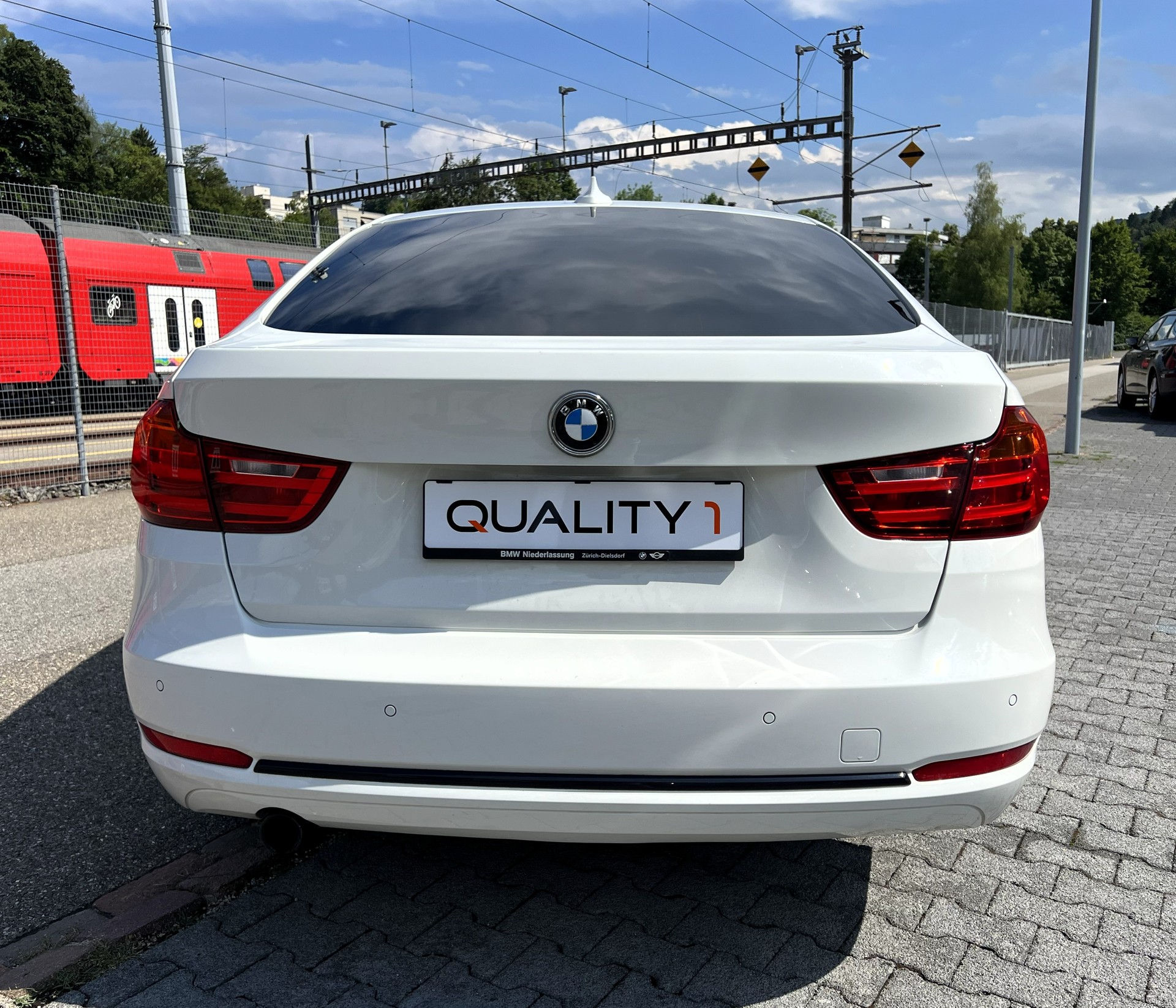 BMW 320d GT Sport Line Steptronic-showroom-element-3