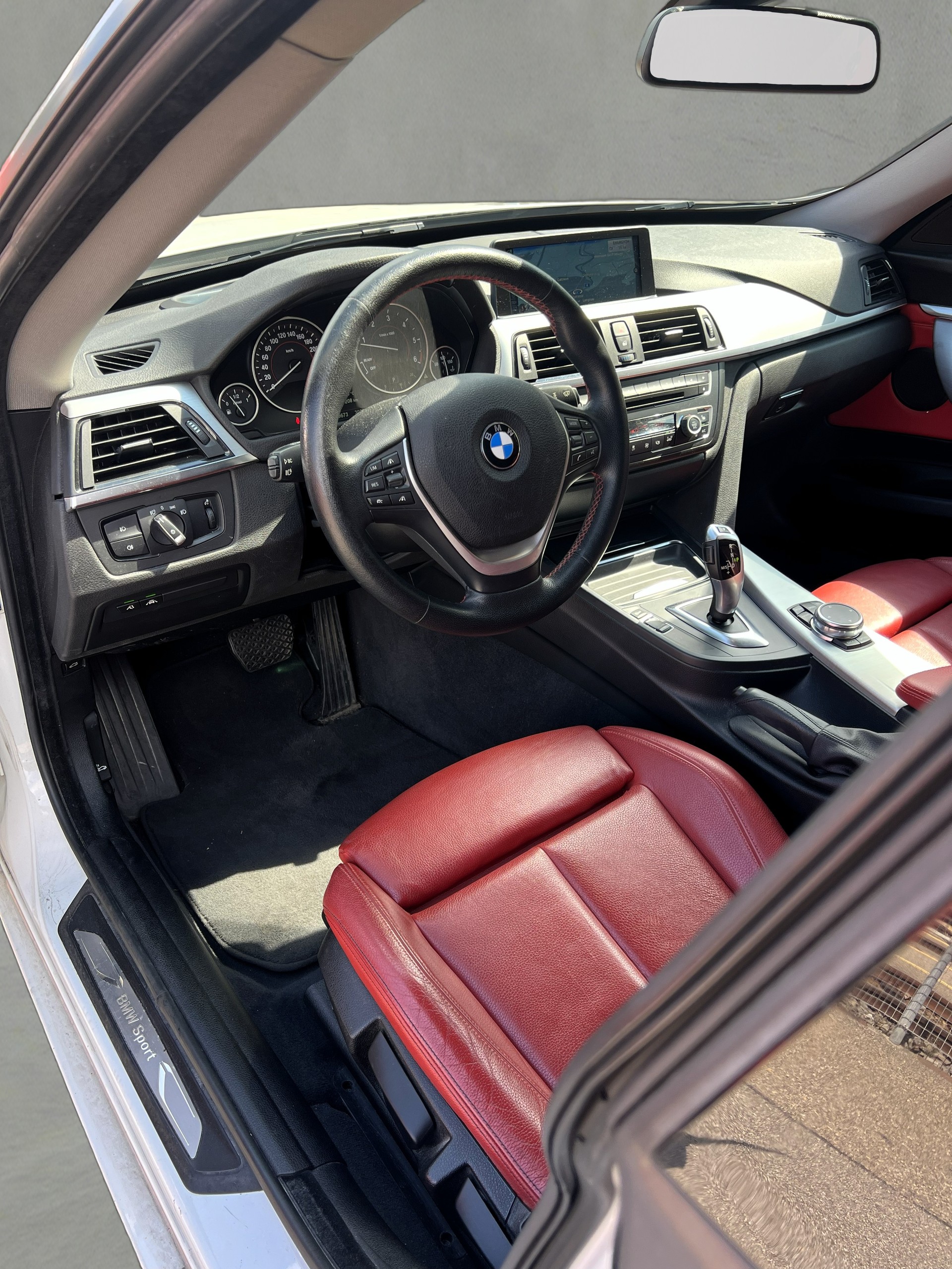 BMW 320d GT Sport Line Steptronic-image-15