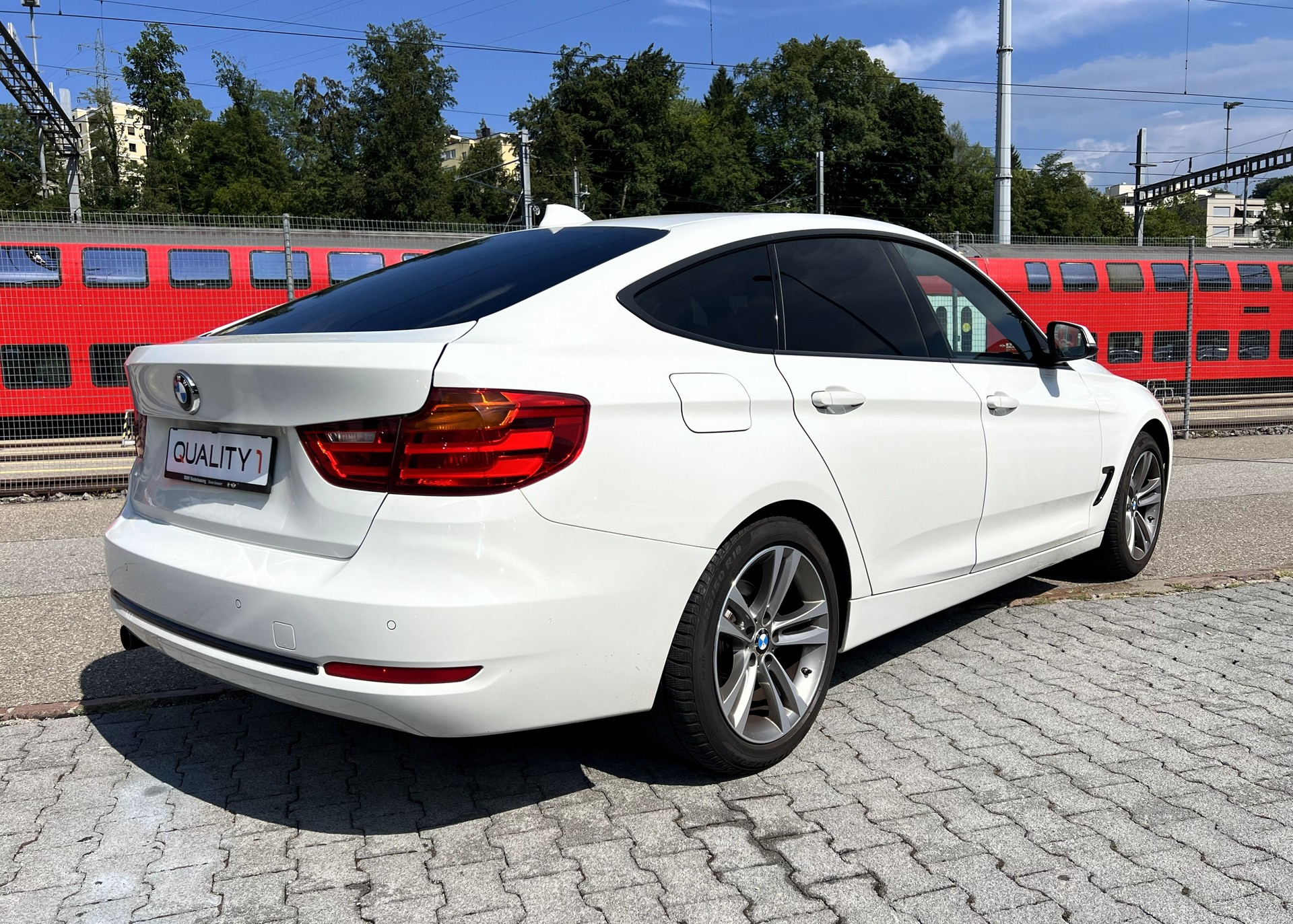 BMW 320d GT Sport Line Steptronic-image-4