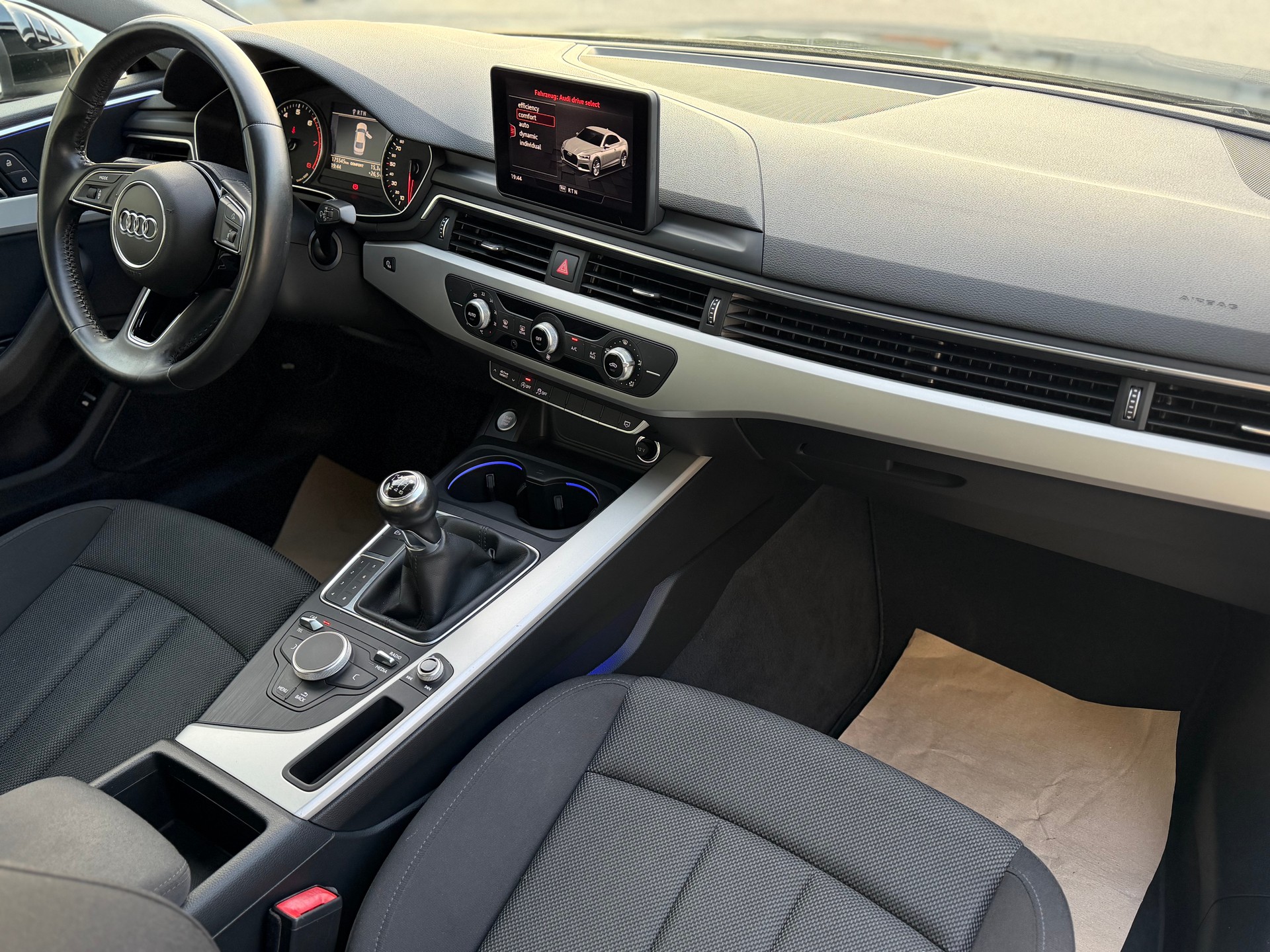 AUDI A5 Coupé 40 TFSI Sport-image-14