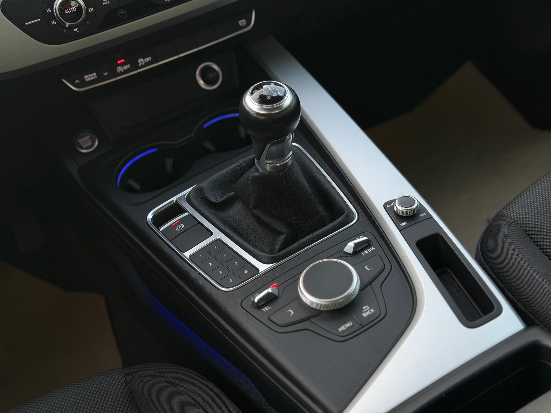 AUDI A5 Coupé 40 TFSI Sport-image-16