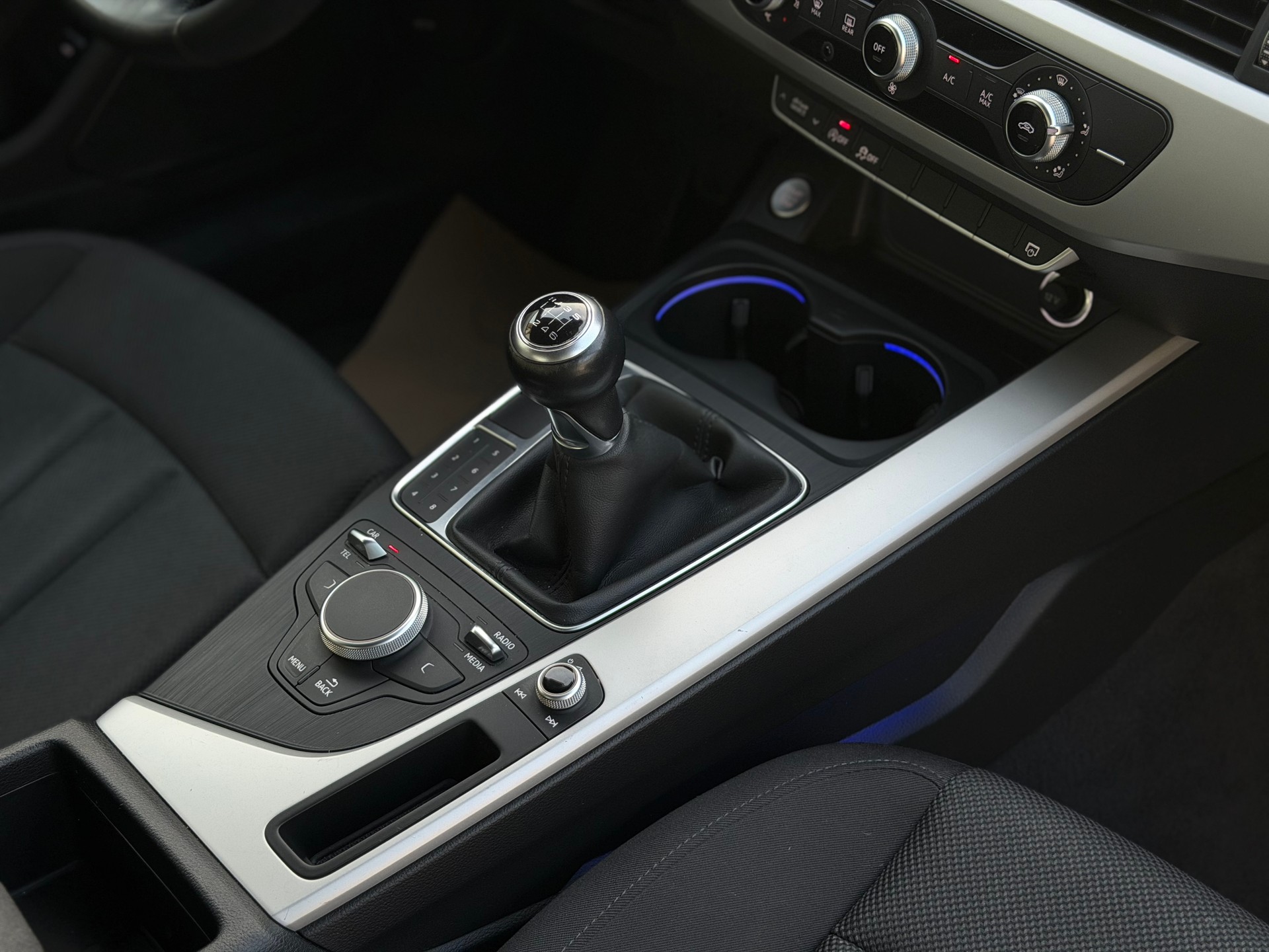 AUDI A5 Coupé 40 TFSI Sport-image-17
