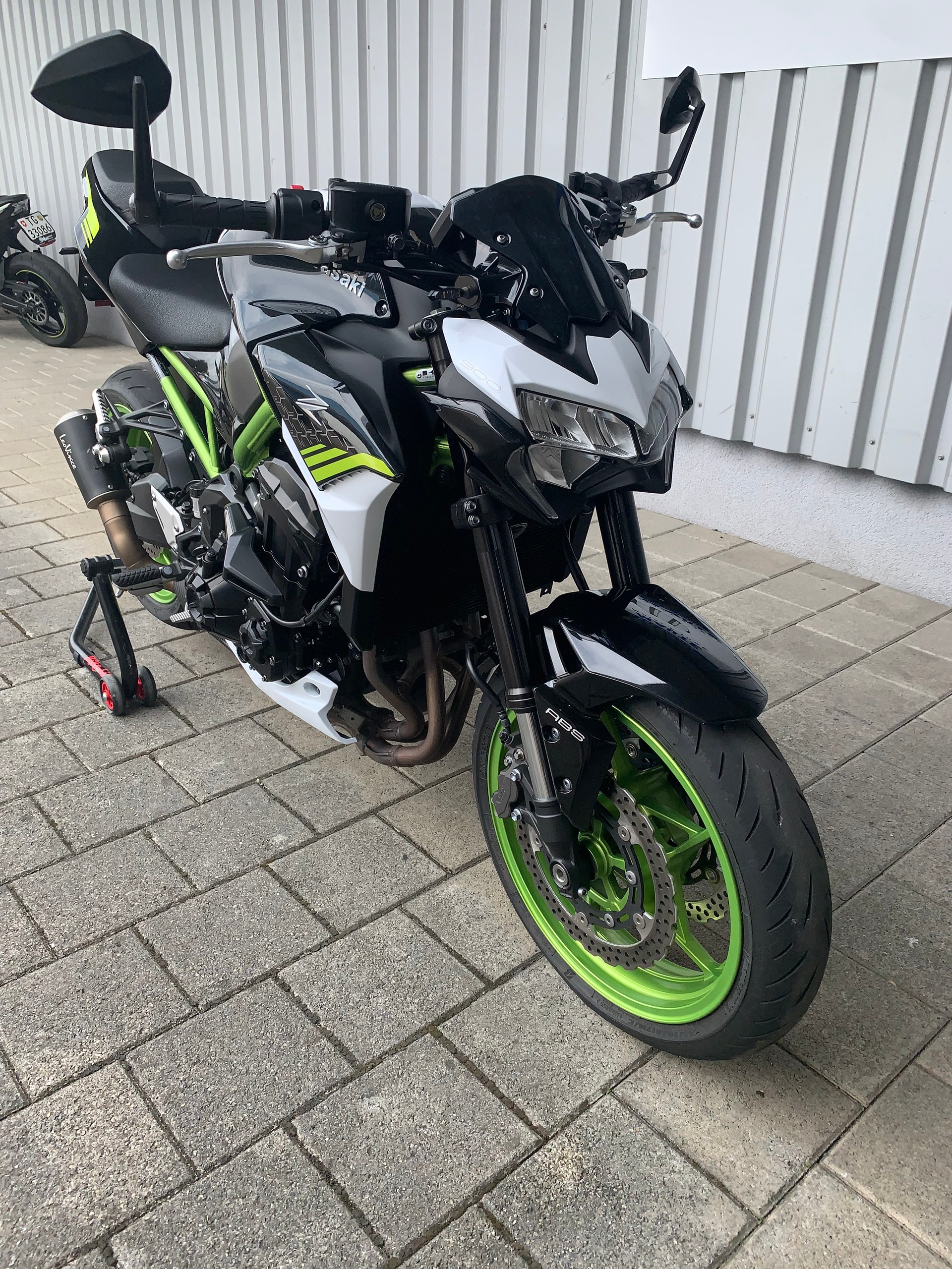KAWASAKI Z 900 (70kW)-showroom-element-2