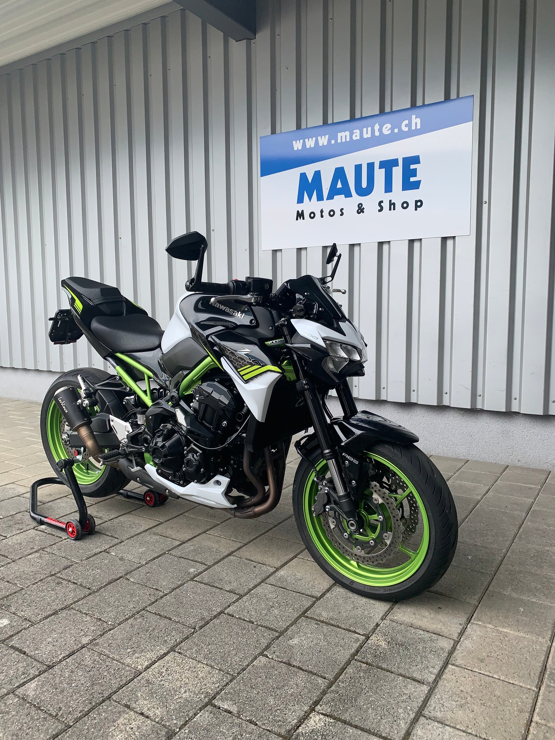 KAWASAKI Z 900 (70kW)-showroom-element-1