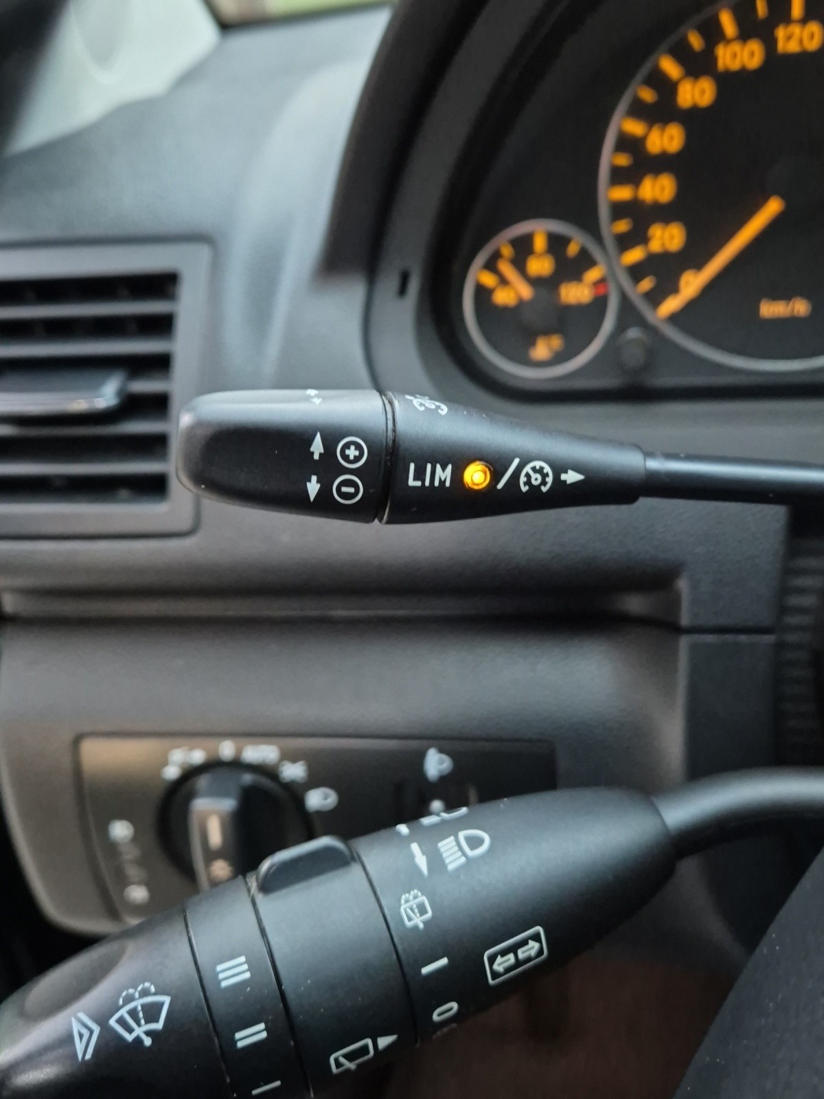 MERCEDES-BENZ A 180 Style Autotronic-image-11