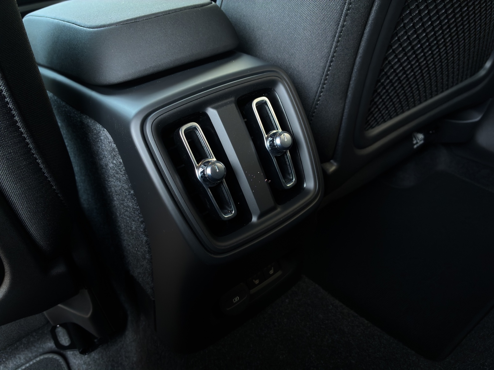 VOLVO EX40 Extended Plus-image-18