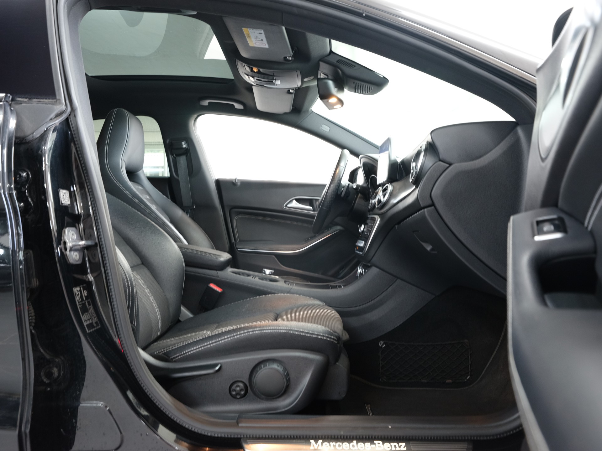 MERCEDES-BENZ CLA Shooting Brake 200 AMG Line 7G-DCT *Panorama* *Rückfahrkamera* *Night Star*-image-26