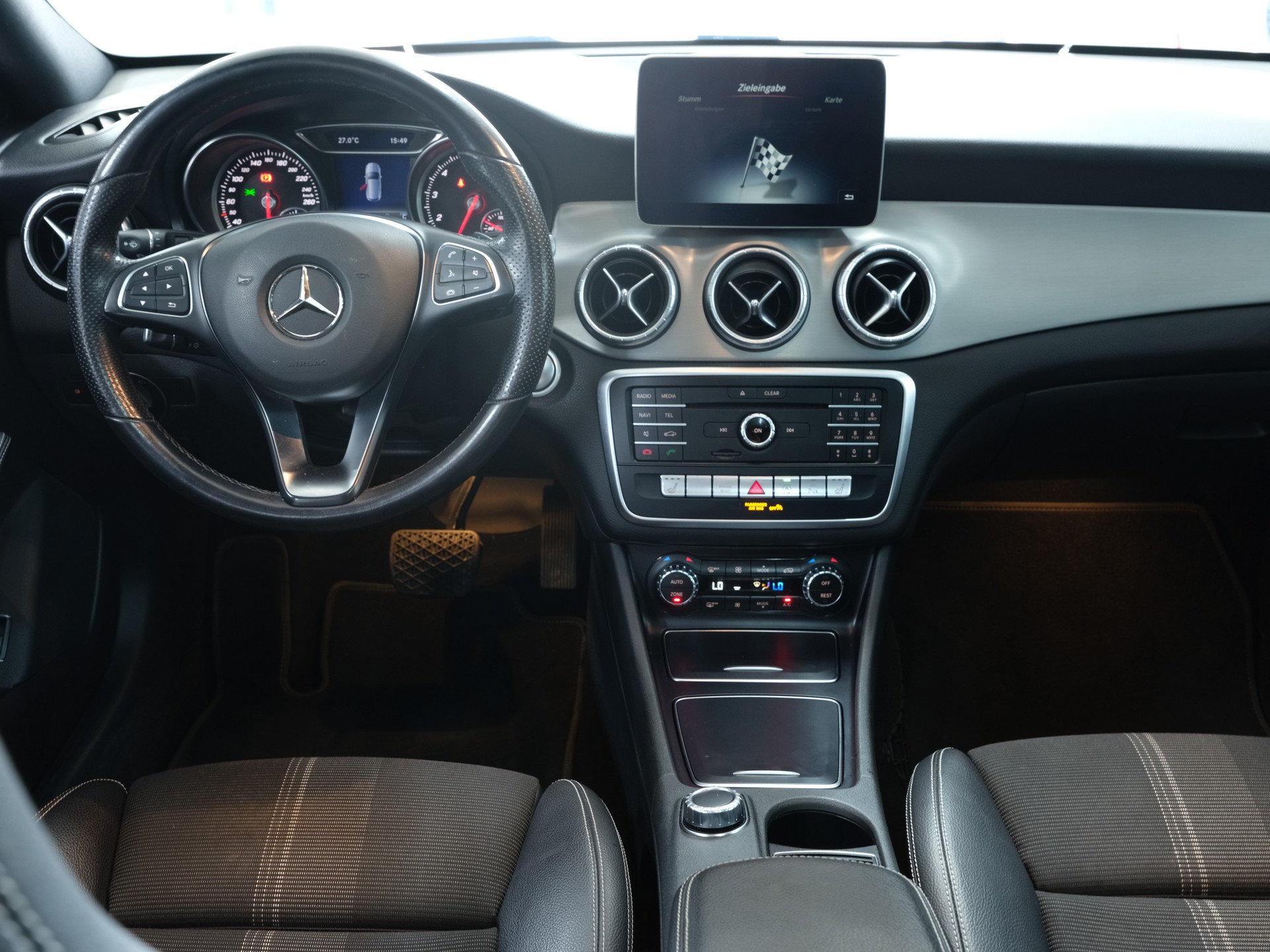 MERCEDES-BENZ CLA Shooting Brake 200 AMG Line 7G-DCT *Panorama* *Rückfahrkamera* *Night Star*-image-19