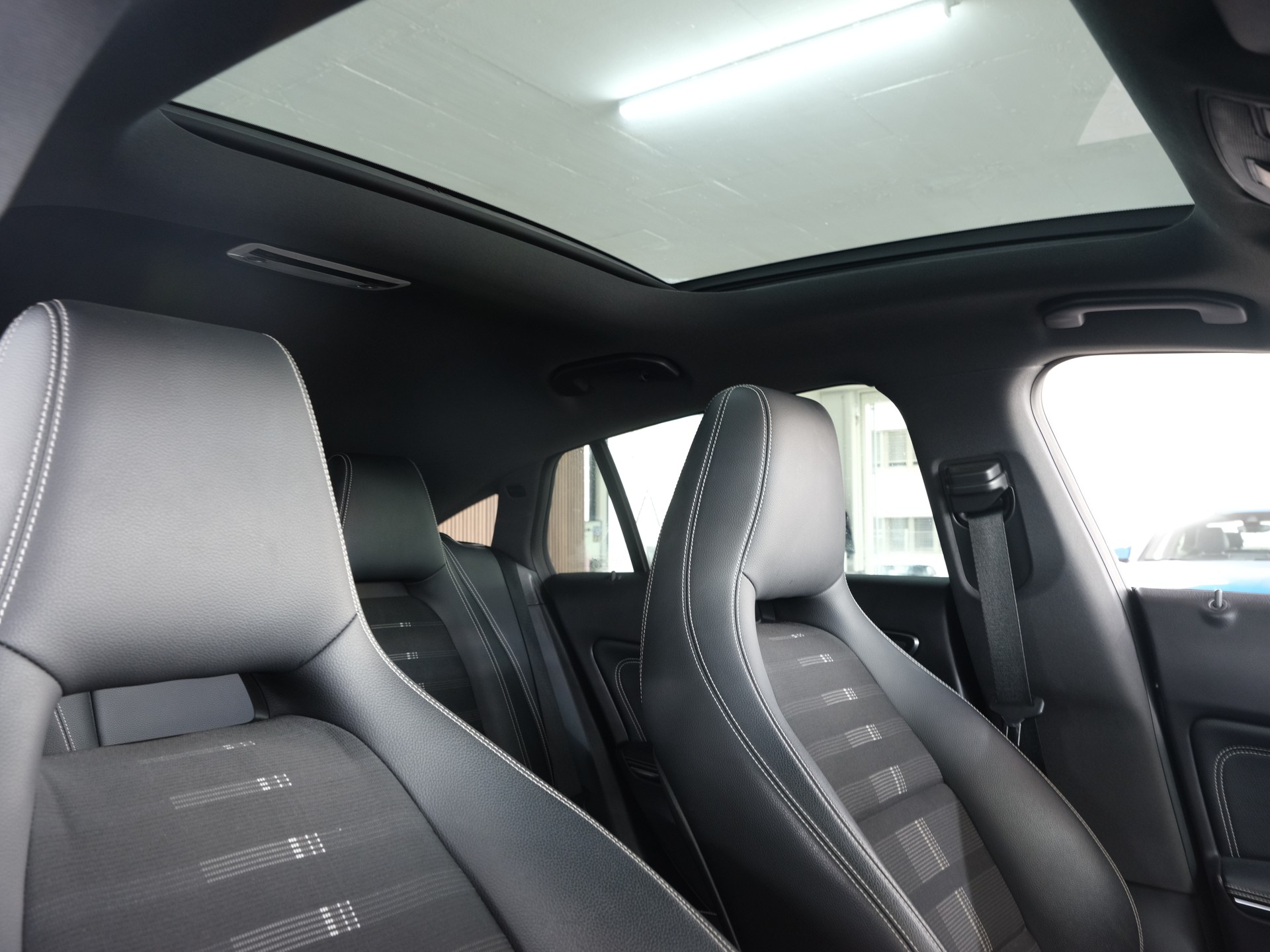 MERCEDES-BENZ CLA Shooting Brake 200 AMG Line 7G-DCT *Panorama* *Rückfahrkamera* *Night Star*-image-28