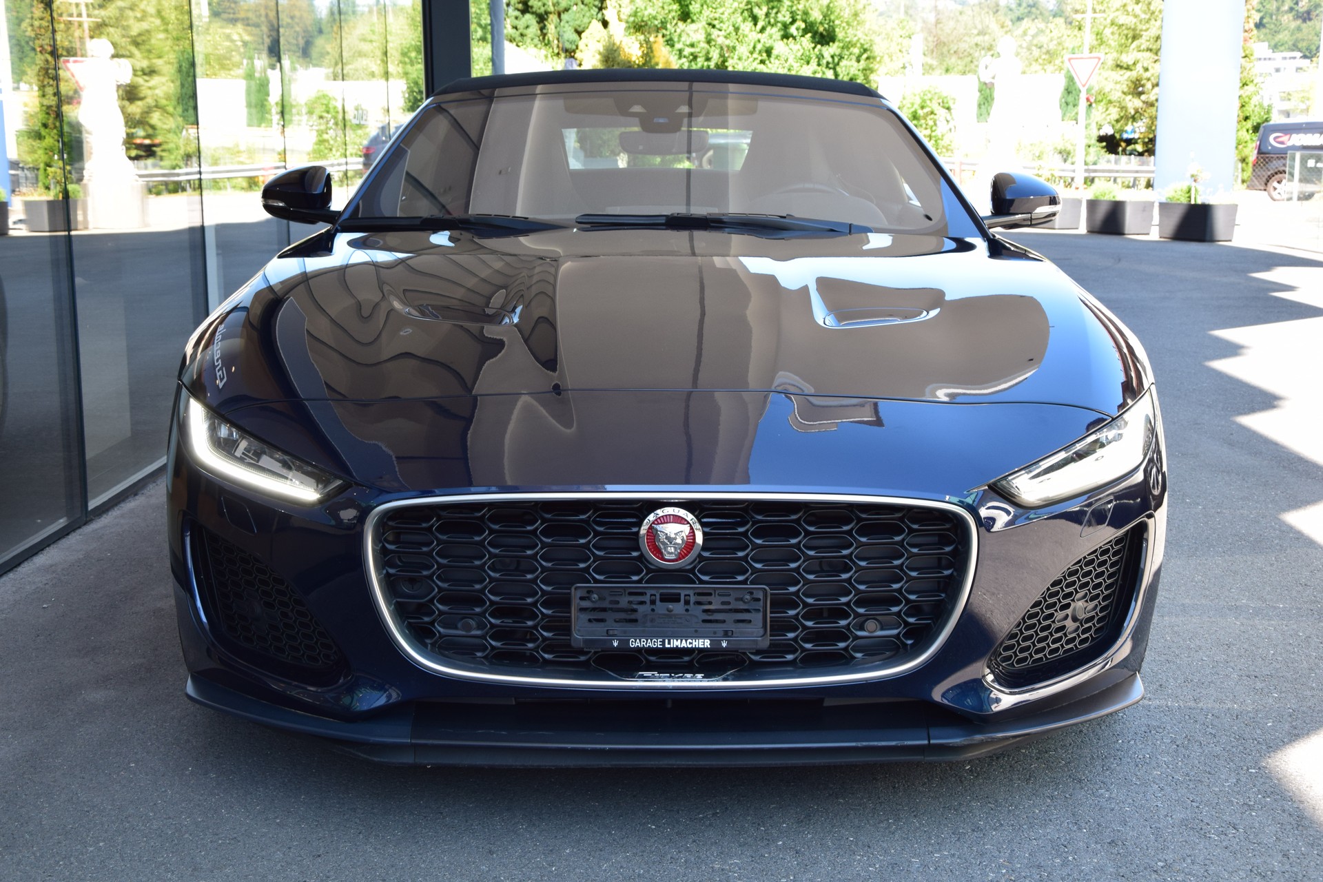 JAGUAR F-Type Convertible 2.0 I4 Automatik-image-2